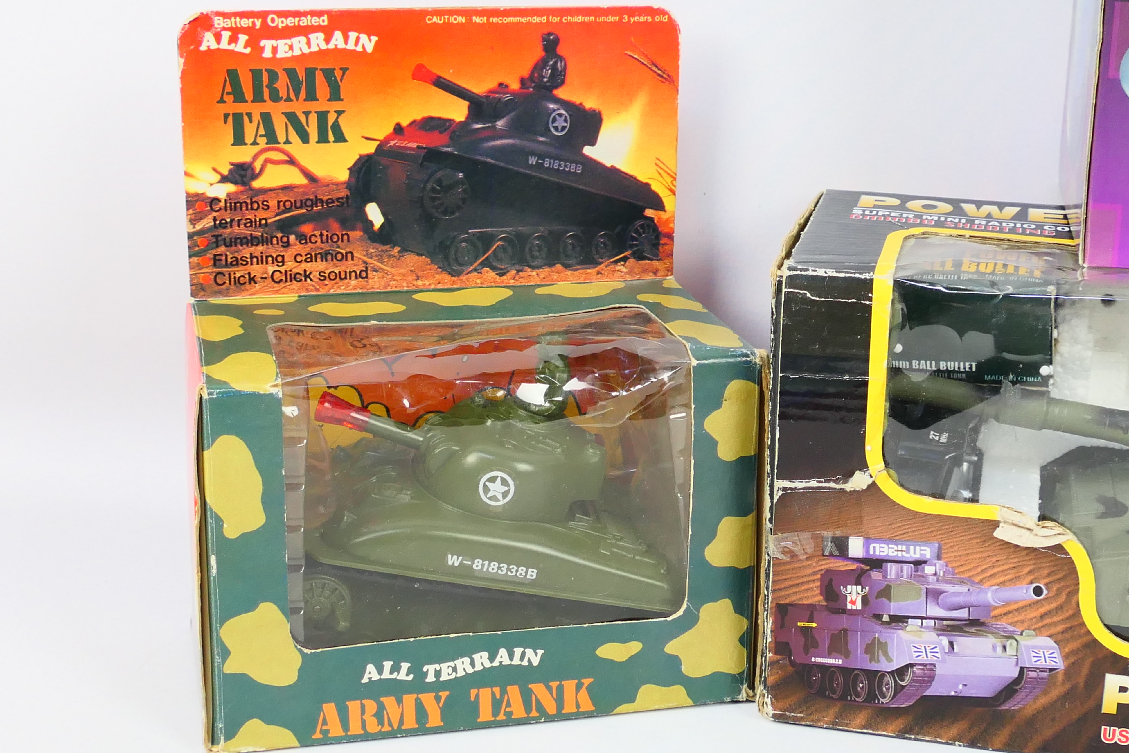 BB - Weina - All Terrain - A group of four plastic tanks, one unboxed, - Image 4 of 5