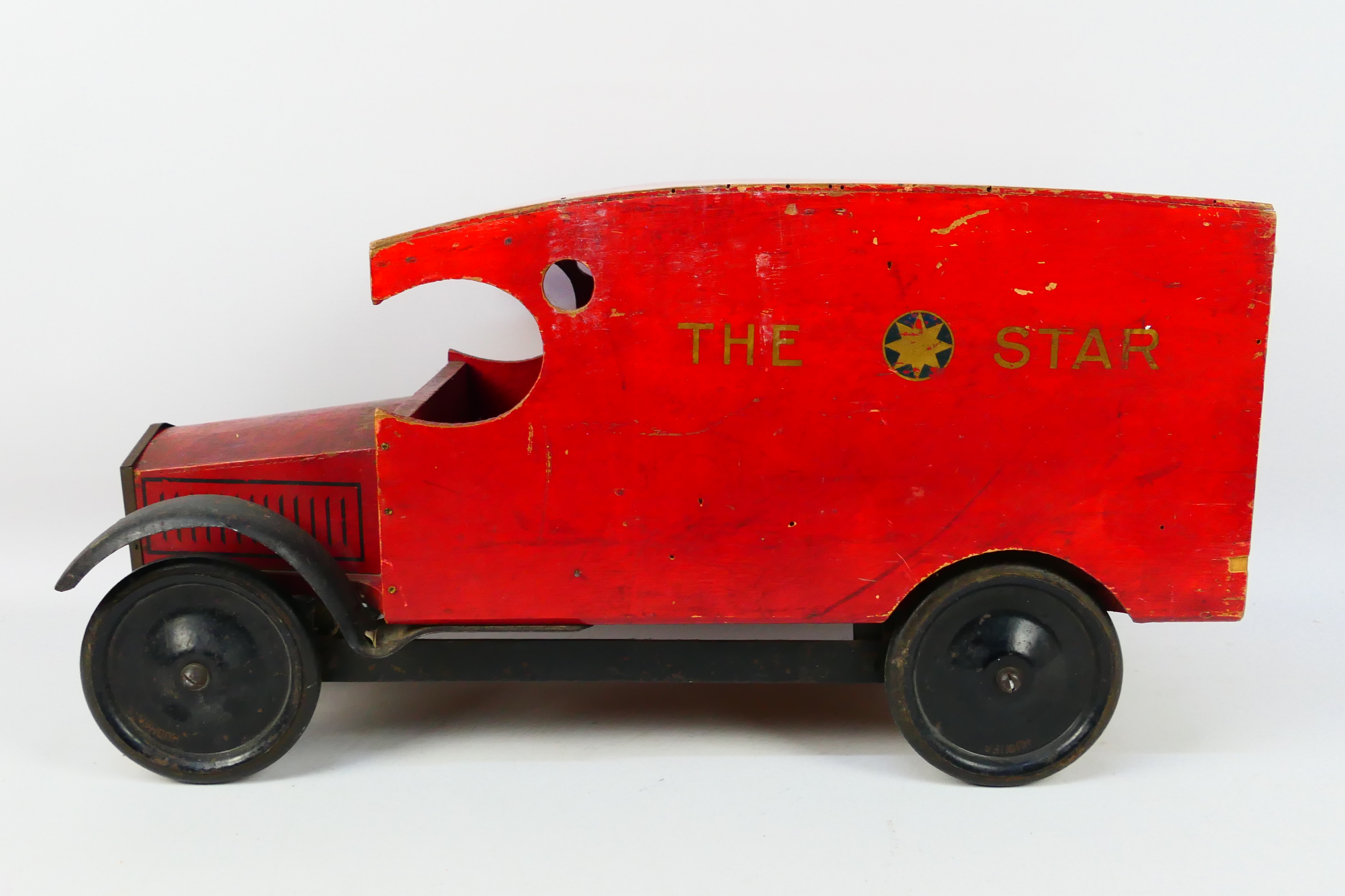 Amersham Toys - A rare large wooden van by Amersham Toys. - Image 2 of 9