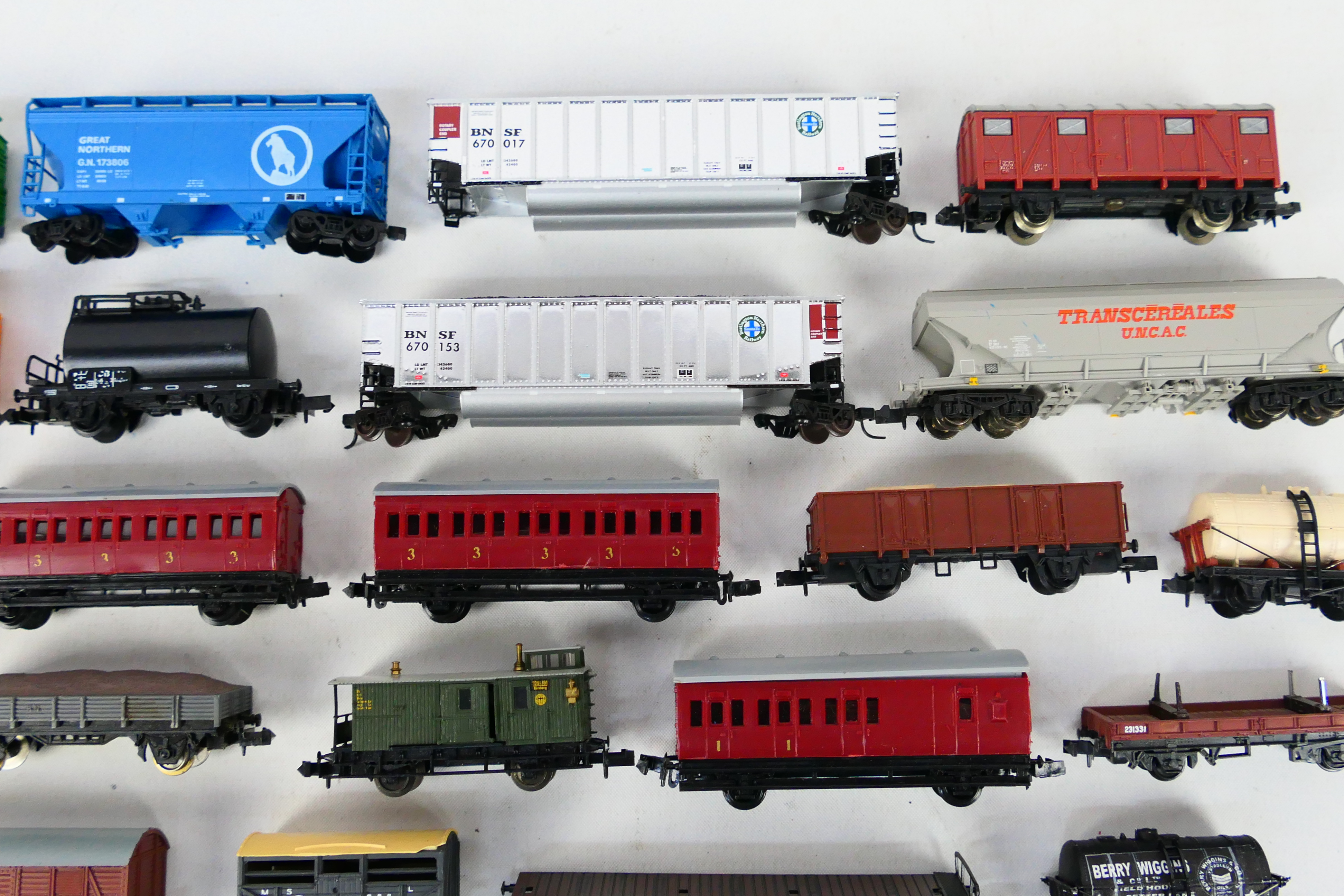 Peco - Athearn - Minitrix Bertran - Other - Over 30 unboxed items of mainly N gauge items of - Image 3 of 5
