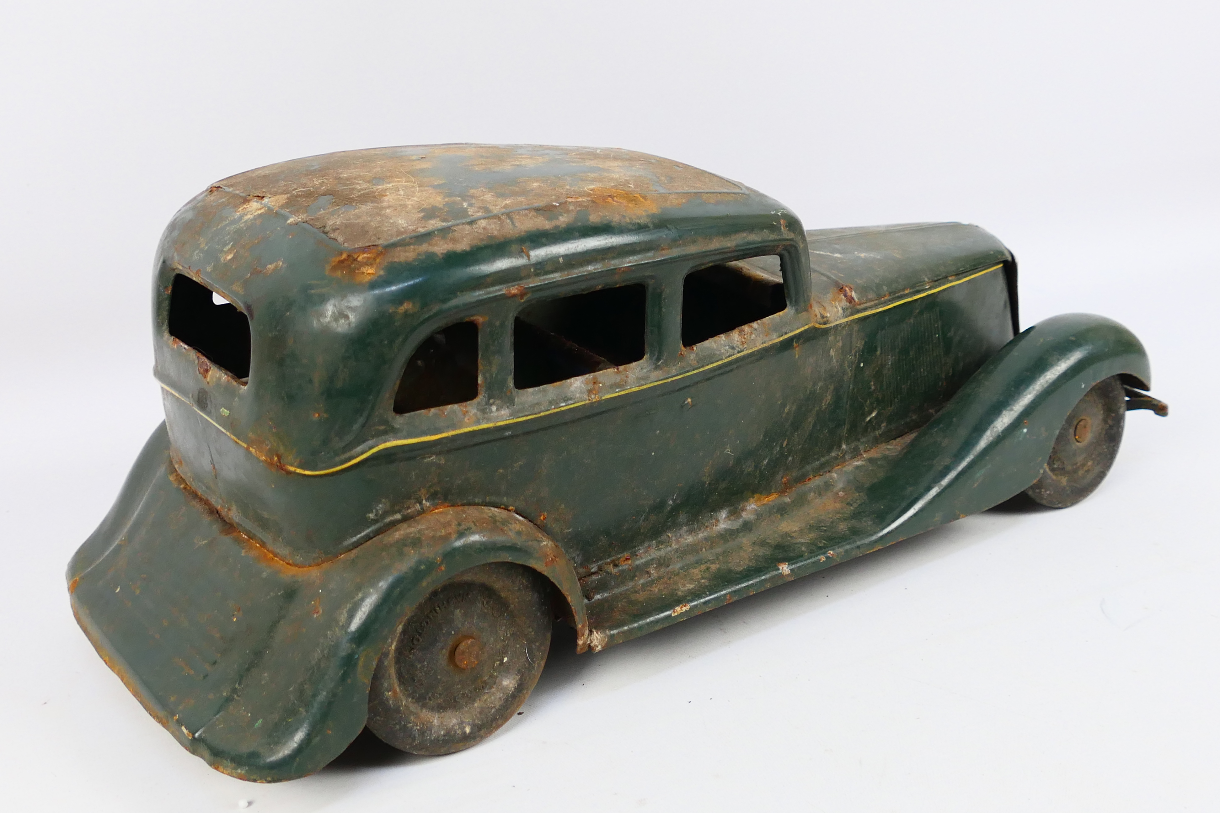 Cor Cor Toys - An original Cor Cor Graham Sedan in green from circa 1933. - Image 3 of 5