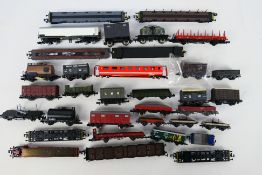 Peco - Arnold - Fleischmann - Lima - Other - Over 30 unboxed items of mainly N gauge items of