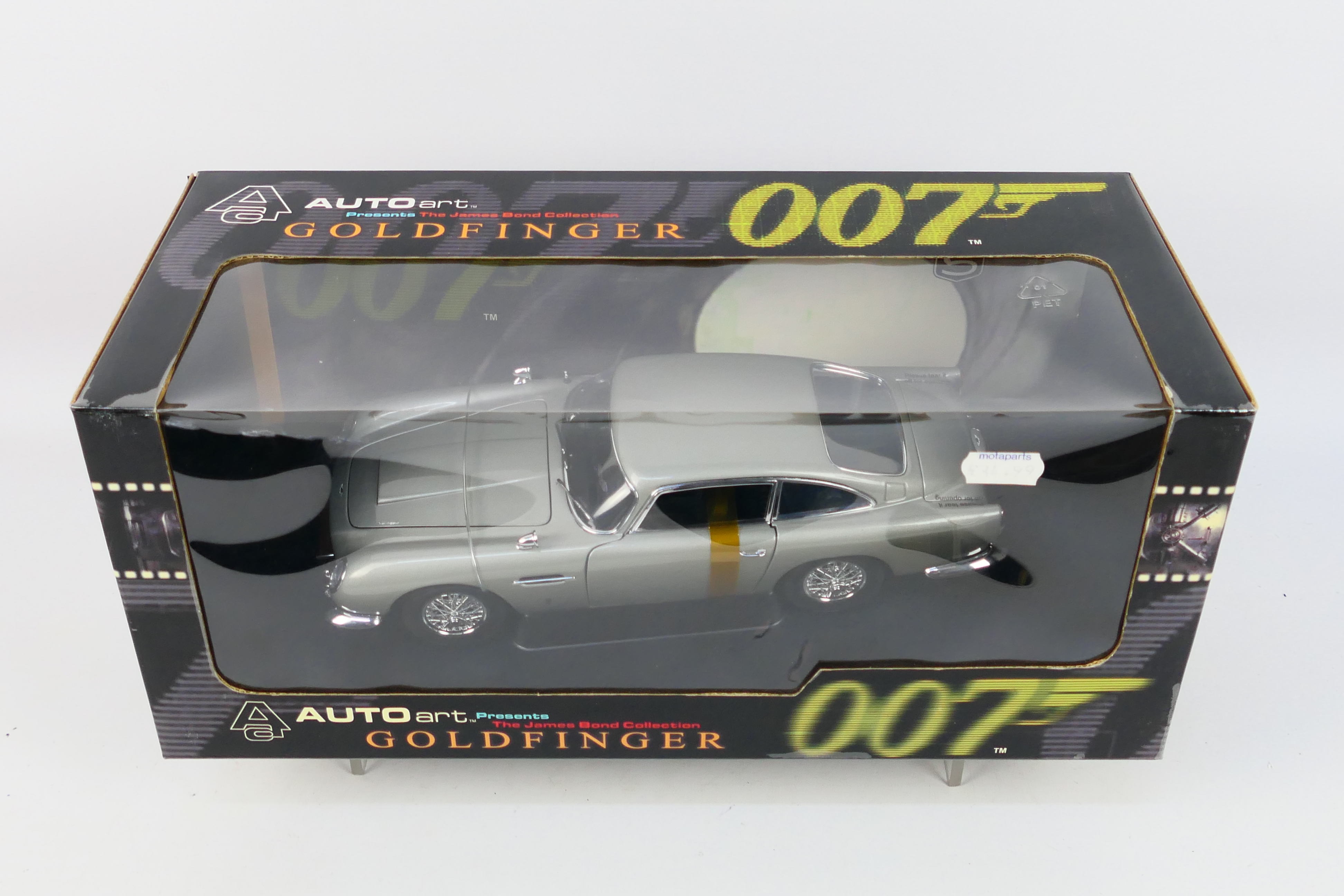 AutoArt - A boxed AutoArt #70020 1:18 scale 'The James Bond Collection' Aston Martin DB5 (RHD) from - Image 3 of 3