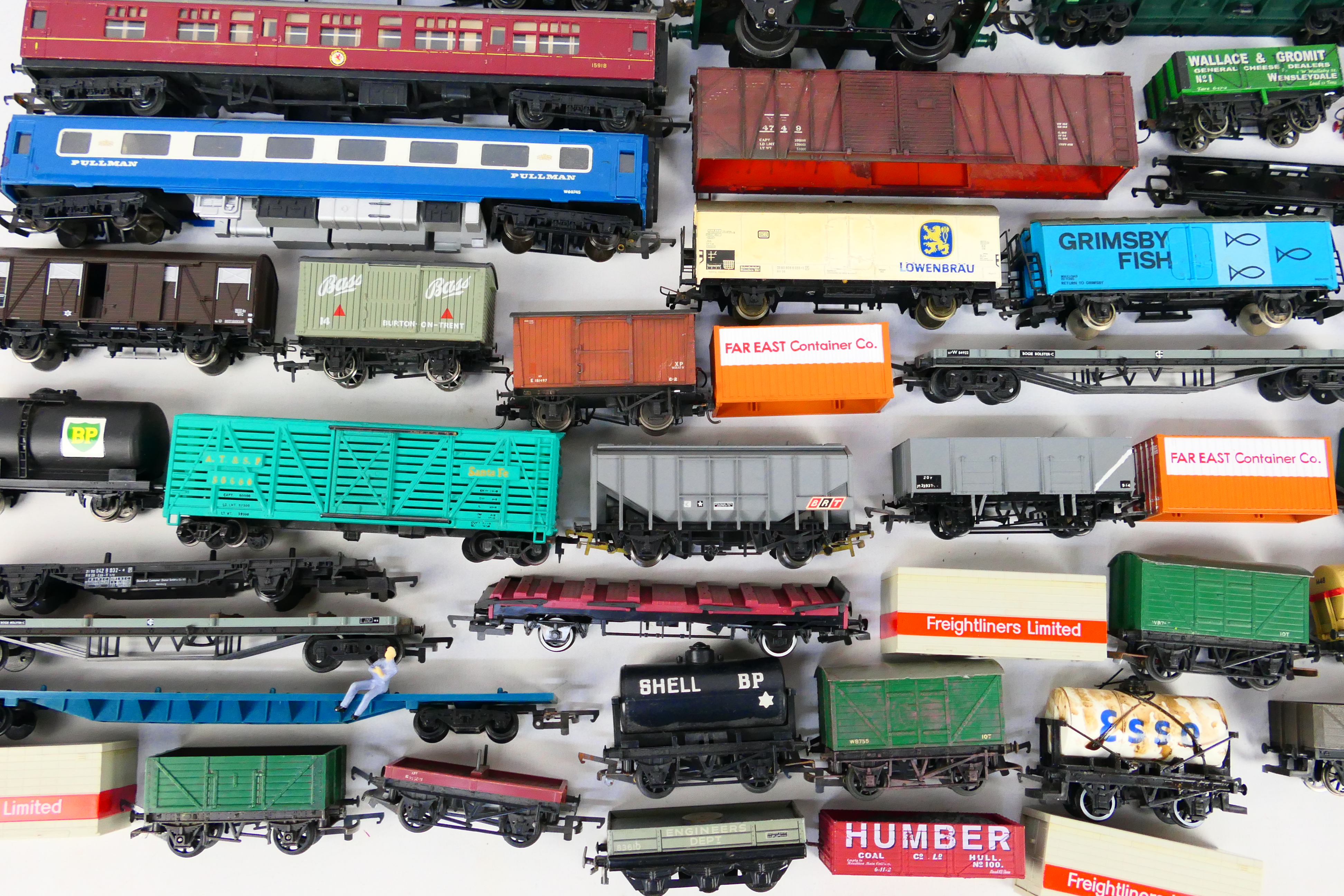 Bachmann - Lima - Dapol - Hornby - Others - Over 30 unboxed items of mainly OO / HO gauge freight - Image 4 of 4