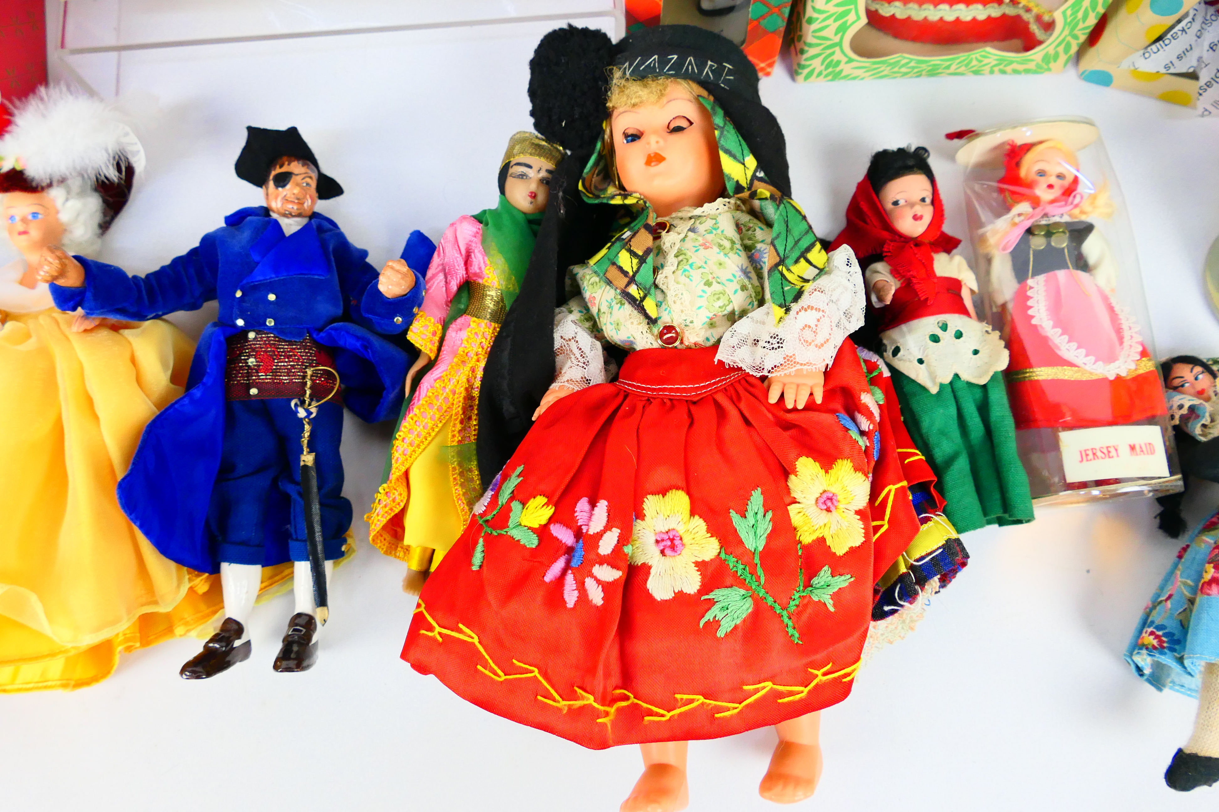 Peggy Nisbet - Myfanwy - Muster - A collection of over 15 mixed plastic dolls. - Image 3 of 6