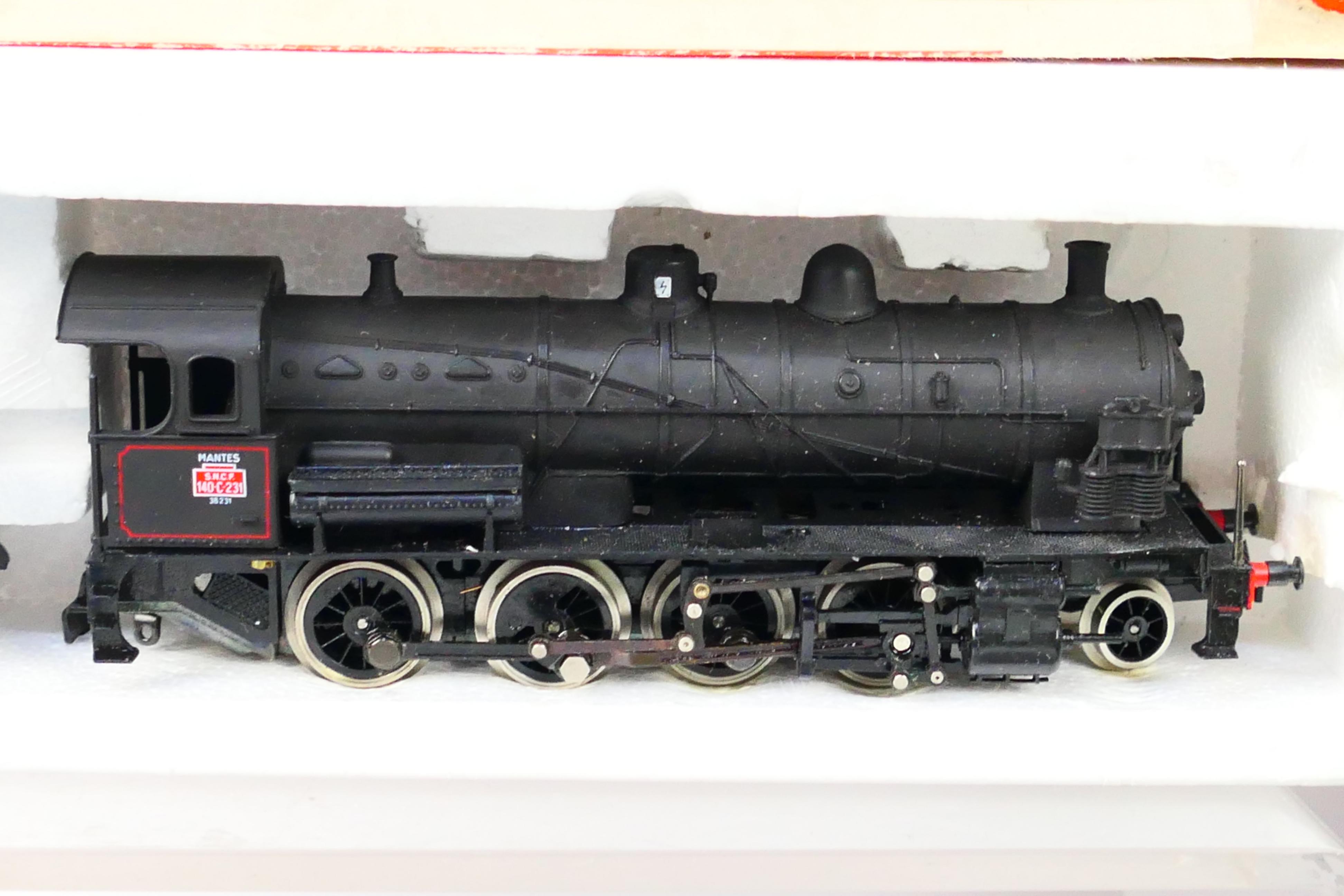 Airfix - Jouef - Model Railways - A pair of OO gauge locomotives including 0-4-2 GWR 1466 in GWR - Image 3 of 6