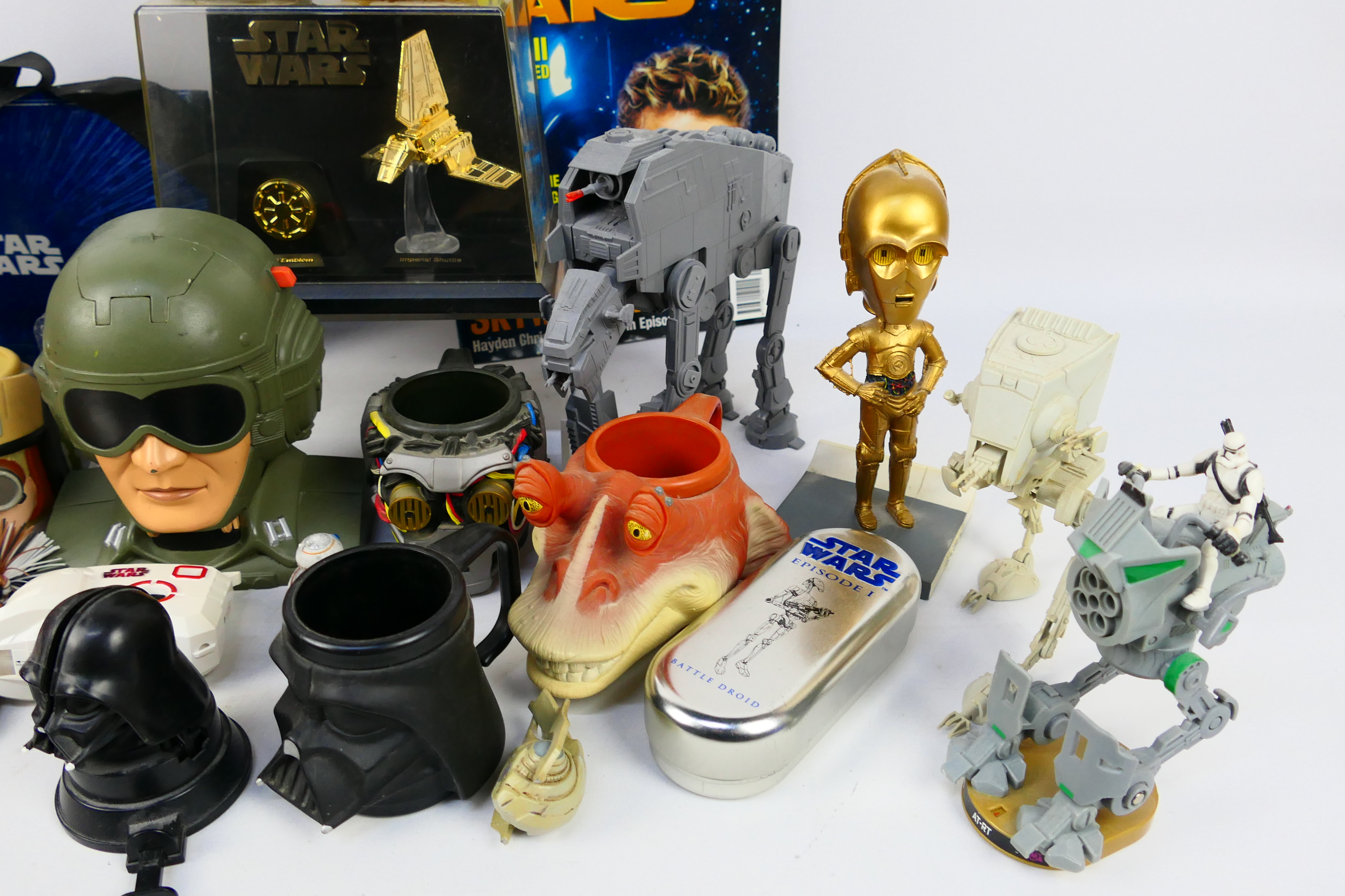 Hasbro - Star Wars - A collection of Star Wars items including 3 x Official Fan Club Journal issues, - Image 5 of 5