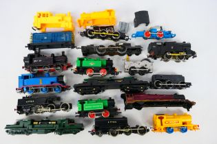 Hornby - Triang - Other - An collection of playworn OO / HO gauge locomotives,