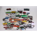 Micro Trains - A large unboxed collection of mainly N gauge with some OO / Ho gauge items of