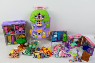 Disney - Mattel - Polly Pocket - Winnie the pooh - A pair of Polly Pocket sets from cira 2000