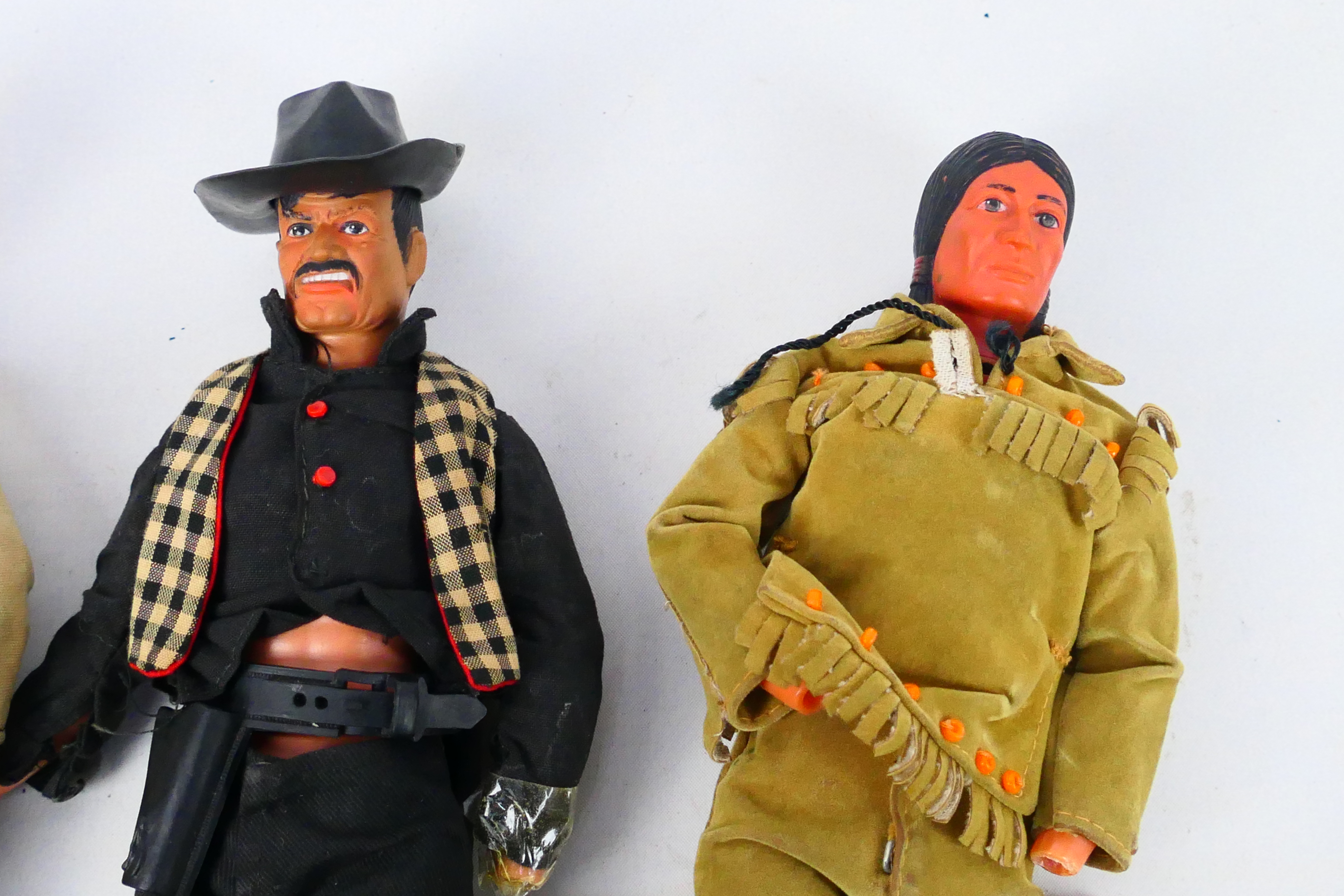 Marx Toys - Lone ranger - A set of 3 unboxed Long Ranger 10" action figures (1973) comprising - Image 3 of 11