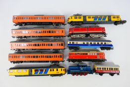 Lima - Fleischmann - Other - An unboxed group of Continental HO gauge locomotives and rolling stock.