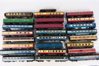 Hornby - Tri-ang - A rake of 25 unboxed OO gauge predominately passenger coaches.
