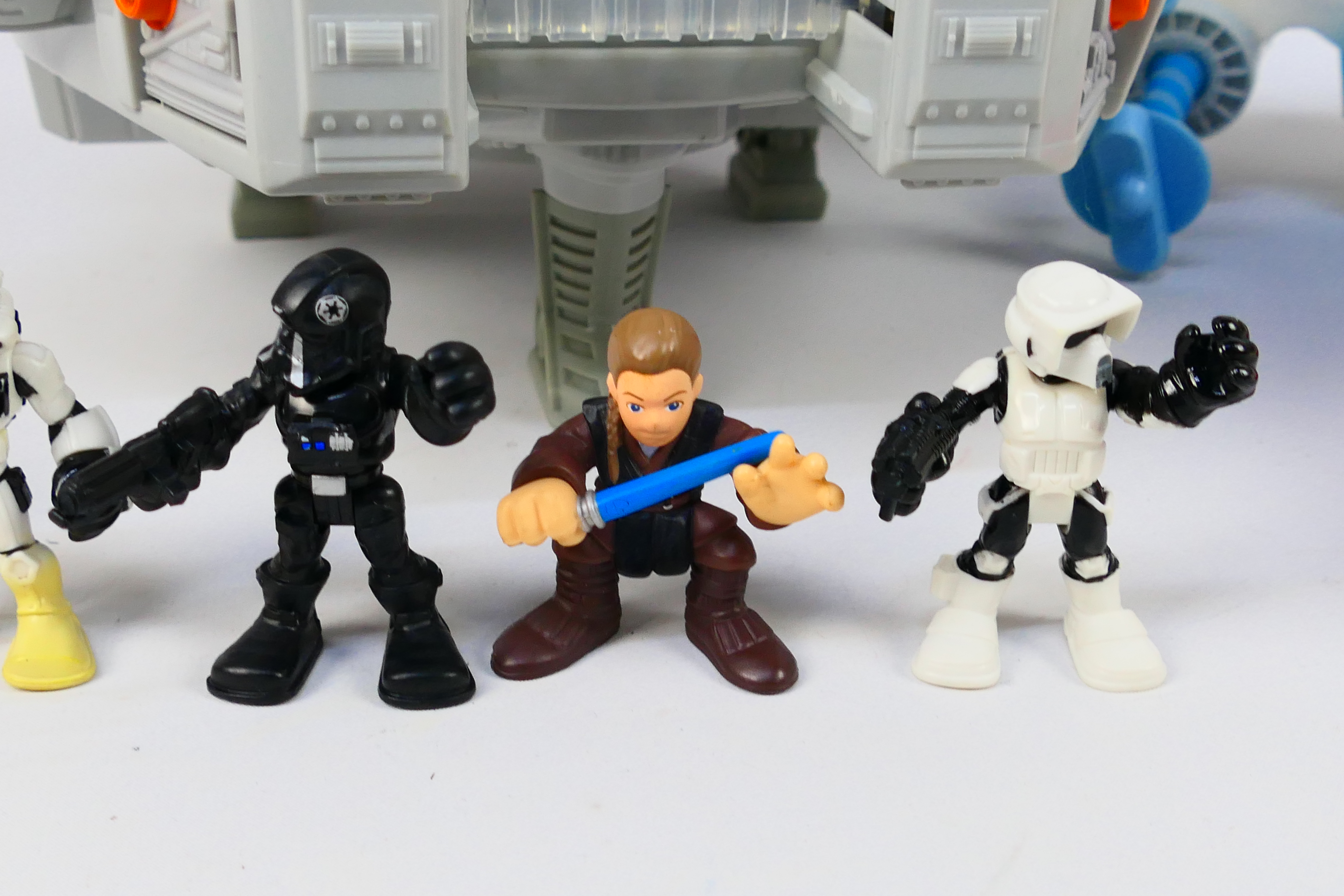 Hasbro - Star Wars - A Star Wars Millennium Falcon Plat Set with figures including Hans, - Image 3 of 13
