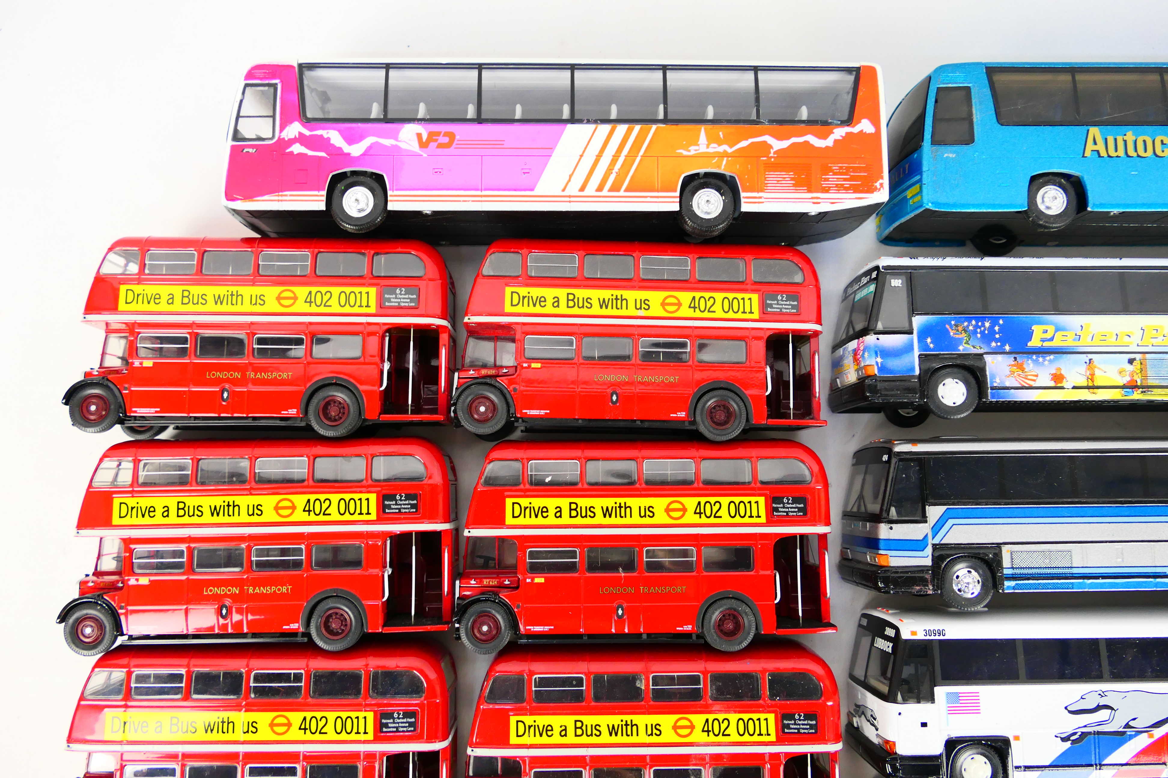 Corgi - 13 unboxed 1:50 scale diecast buses and coaches. - Image 2 of 4