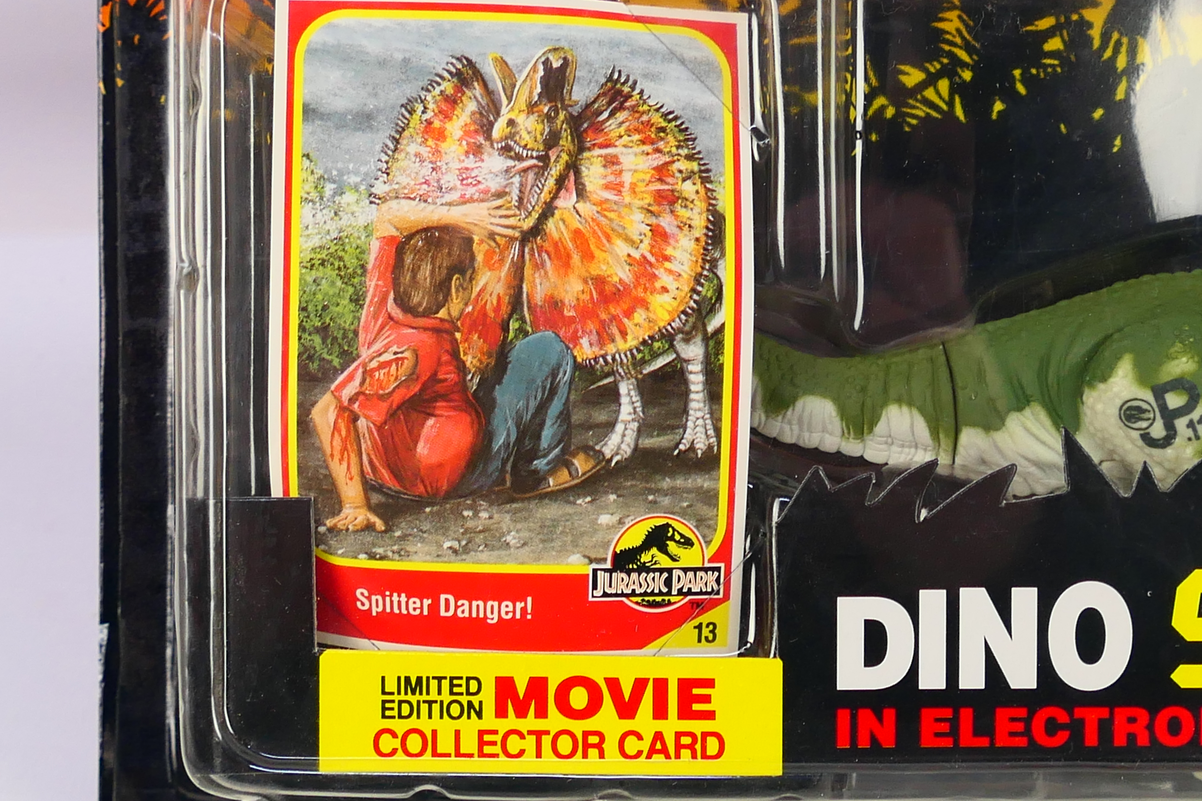 Kenner - Jurassic Park - A 1993 (Series 1) Blister packed figure of Electronic Dilophosaurus with - Image 3 of 6