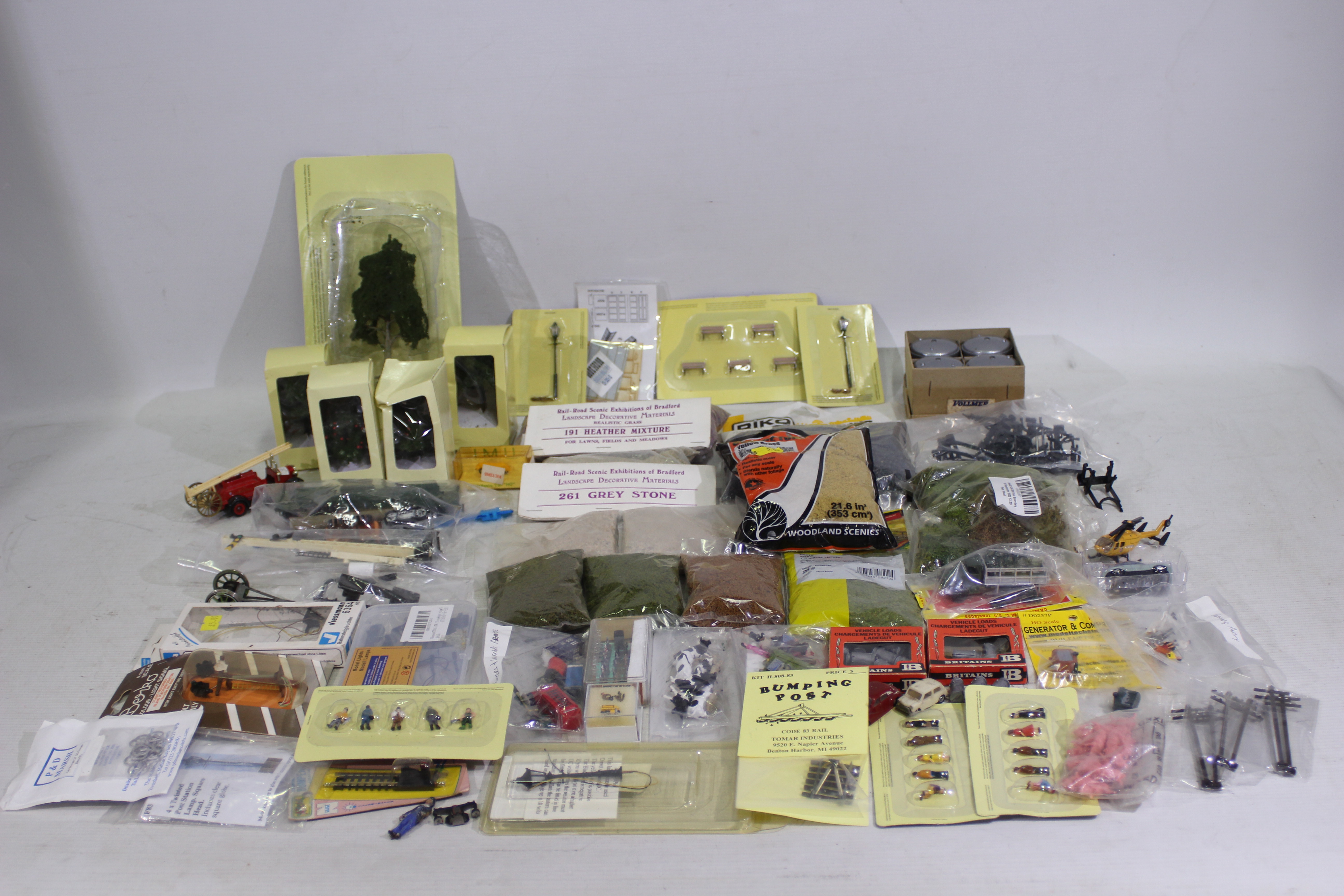 Vollmer - Hachette - Tomar - Others - A quantity of scenic accessories and layout parts in various
