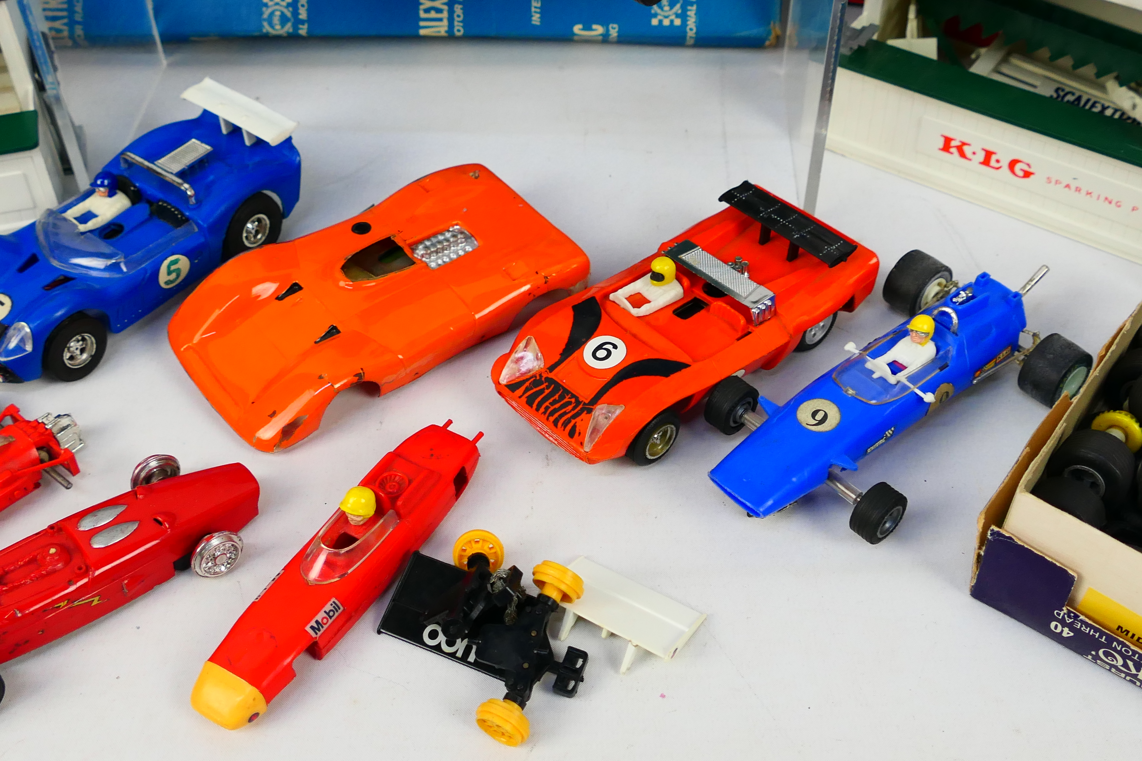 Scalextric - A group of unboxed vintage Scalextric slot cars, - Image 5 of 5
