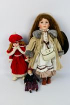 Knightsbribe - A collection of three unboxed porcelain dolls.