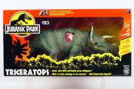 Kenner - Jurassic Park - A 1993 Jurassic Park Triceratops (JP08) 61013 115.
