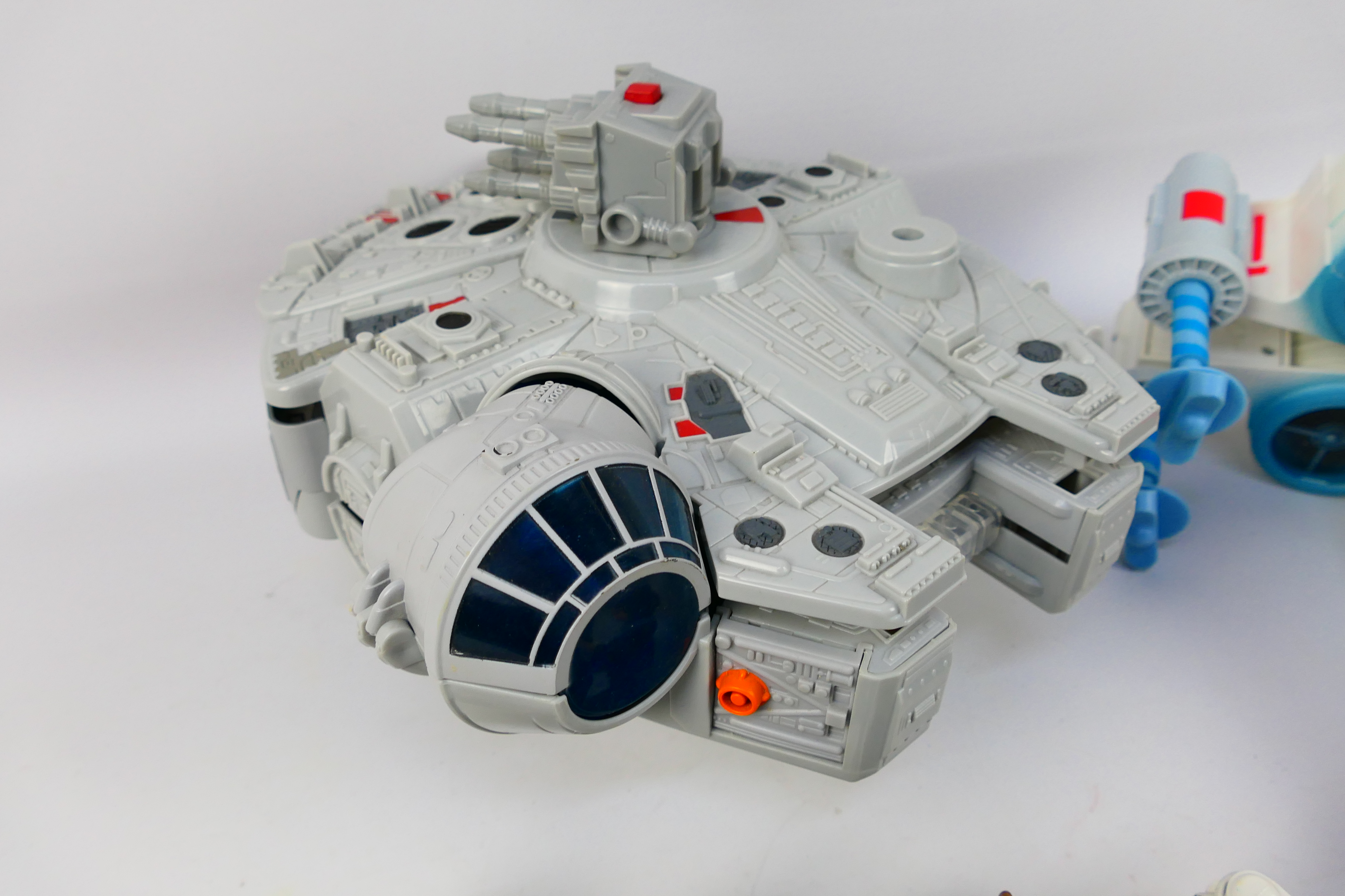 Hasbro - Star Wars - A Star Wars Millennium Falcon Plat Set with figures including Hans, - Image 7 of 13