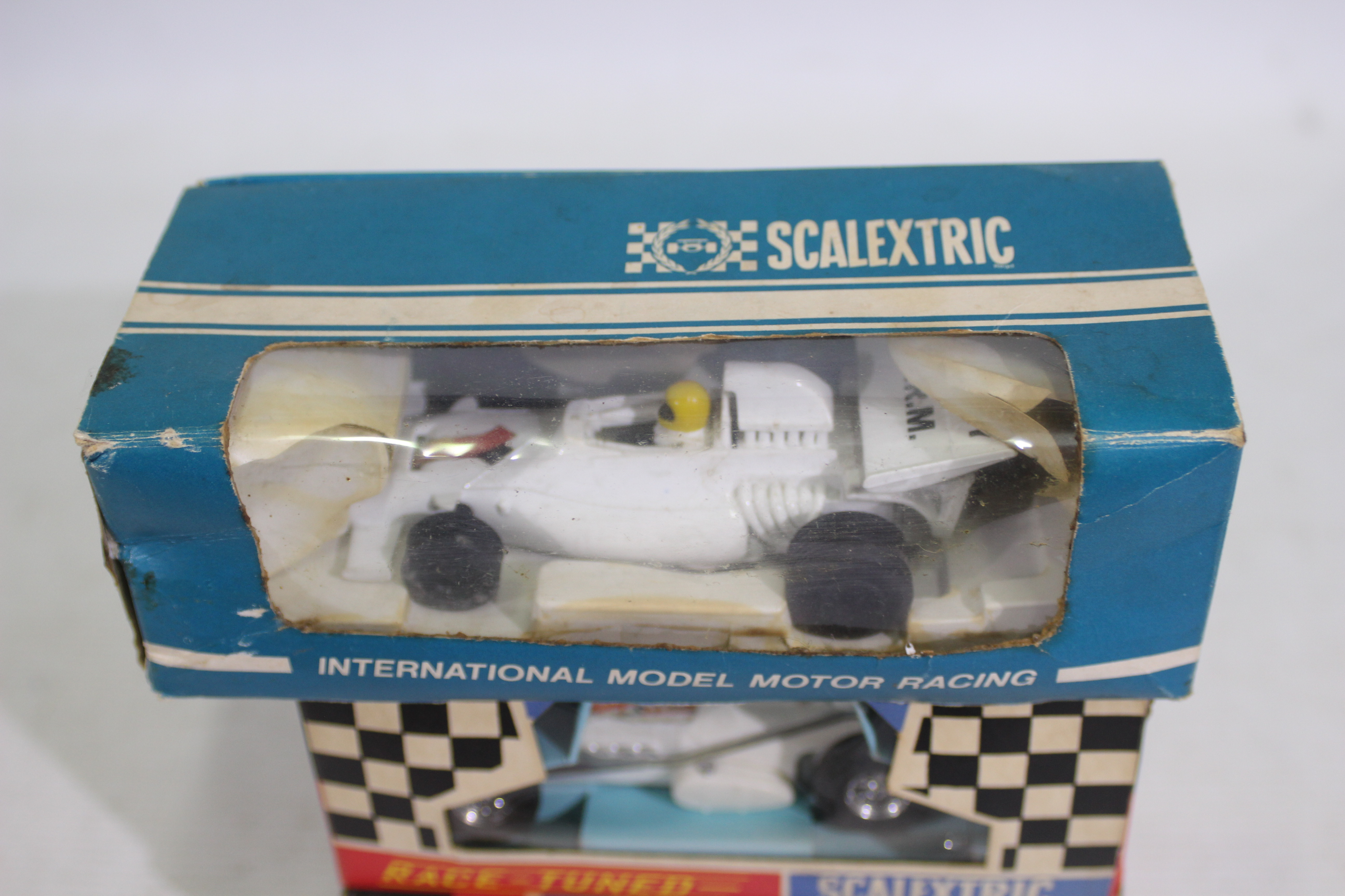 Scalextric - 3 x boxed vintage slot cars, Offenhauser Front Engine car in white # C. - Image 5 of 7