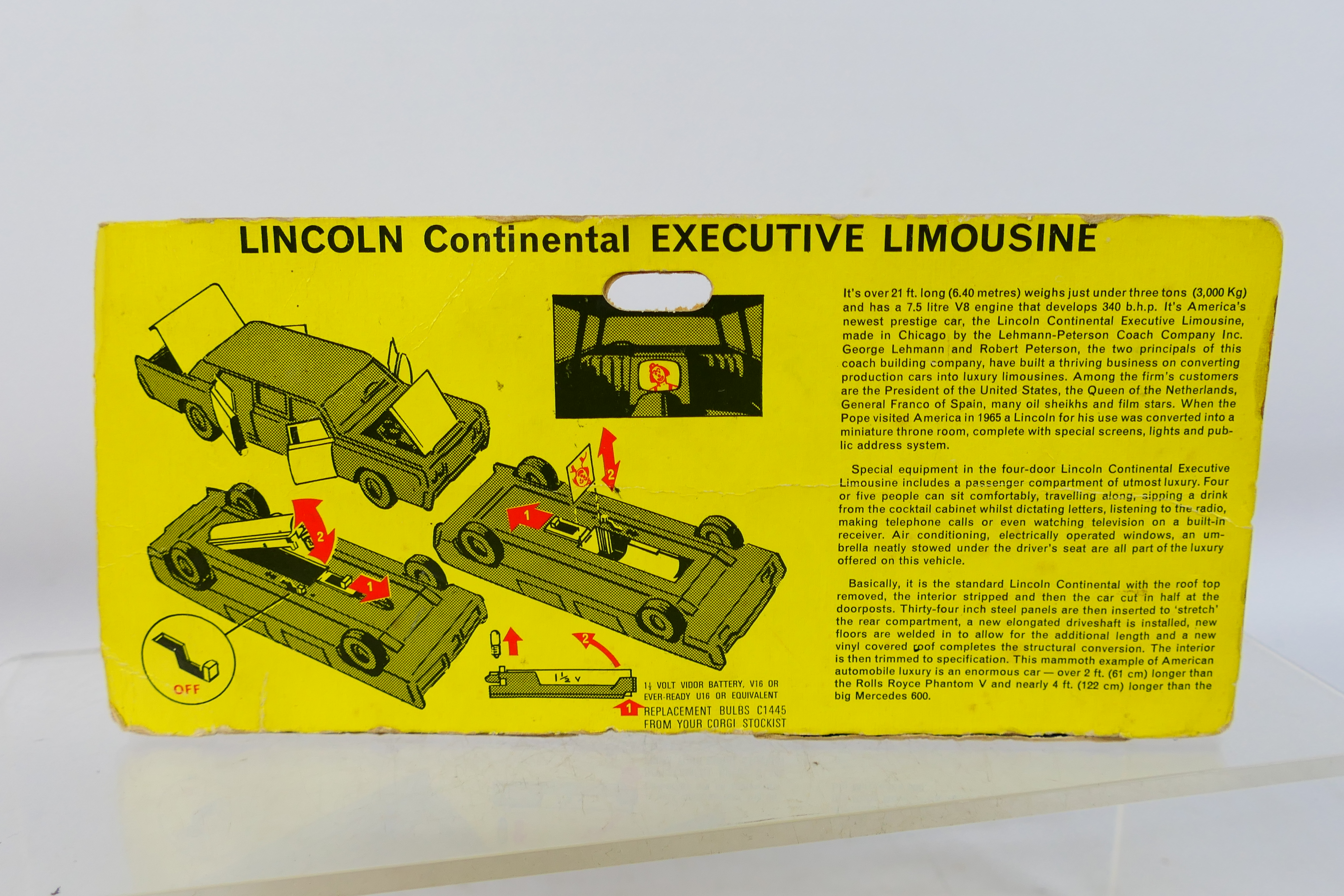 Corgi - An unopened Lincoln Continental Limousine # 262. - Image 4 of 4