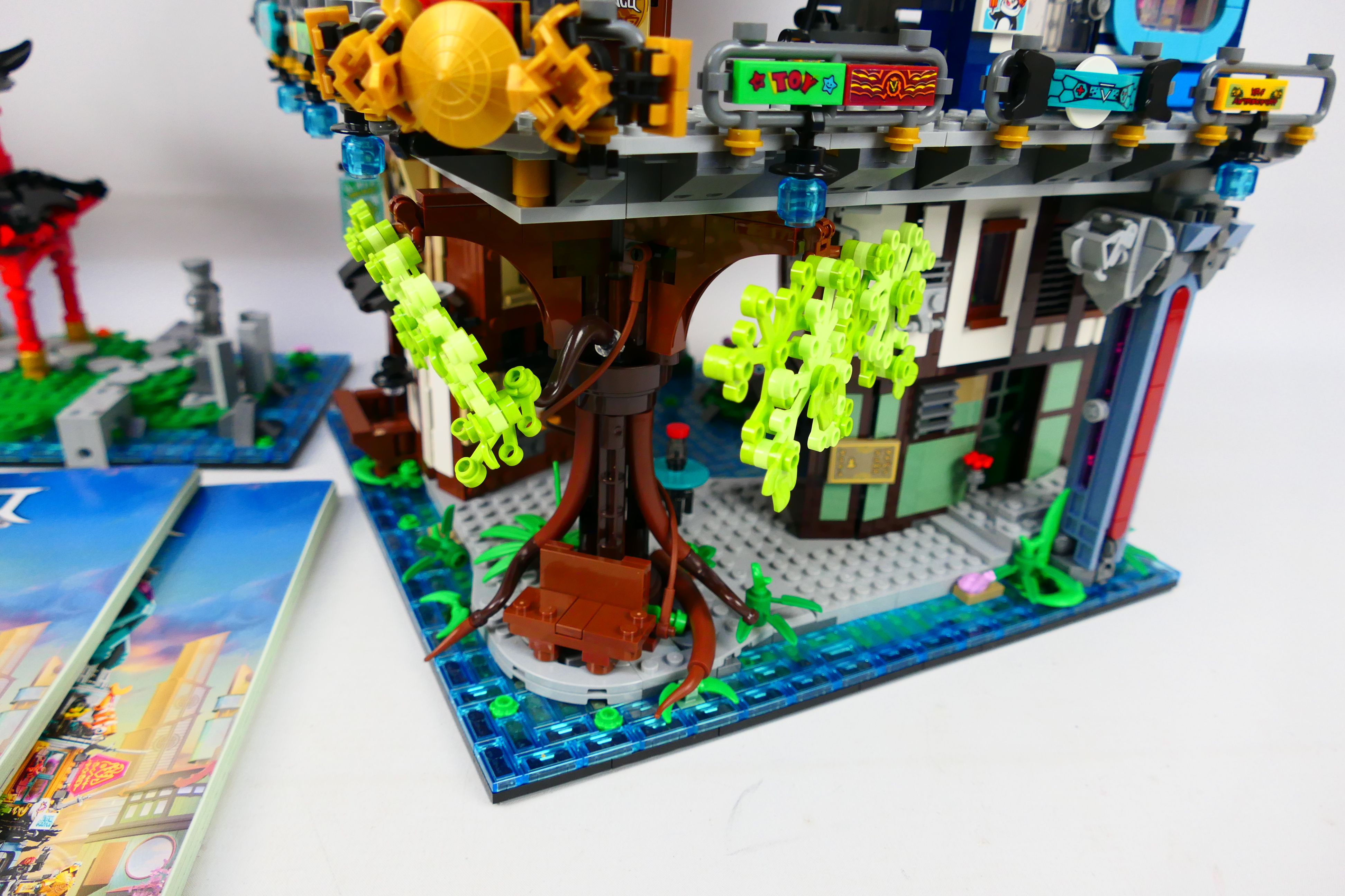 Lego - A fully built Lego Ninjago City Gardens set 71741. - Image 7 of 10