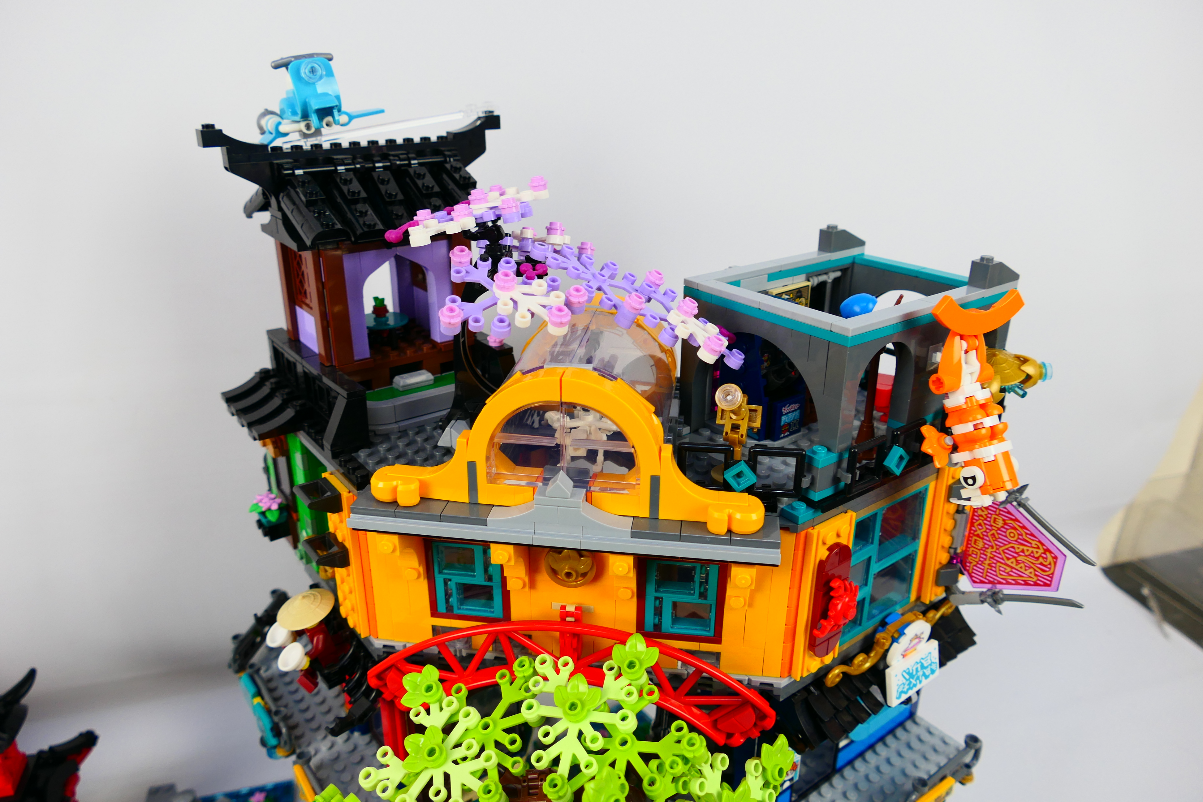 Lego - A fully built Lego Ninjago City Gardens set 71741. - Image 5 of 10