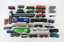 Lima - Peco -Trix - Roco - Other - 30 unboxed items of mainly N gauge items of rolling stock.