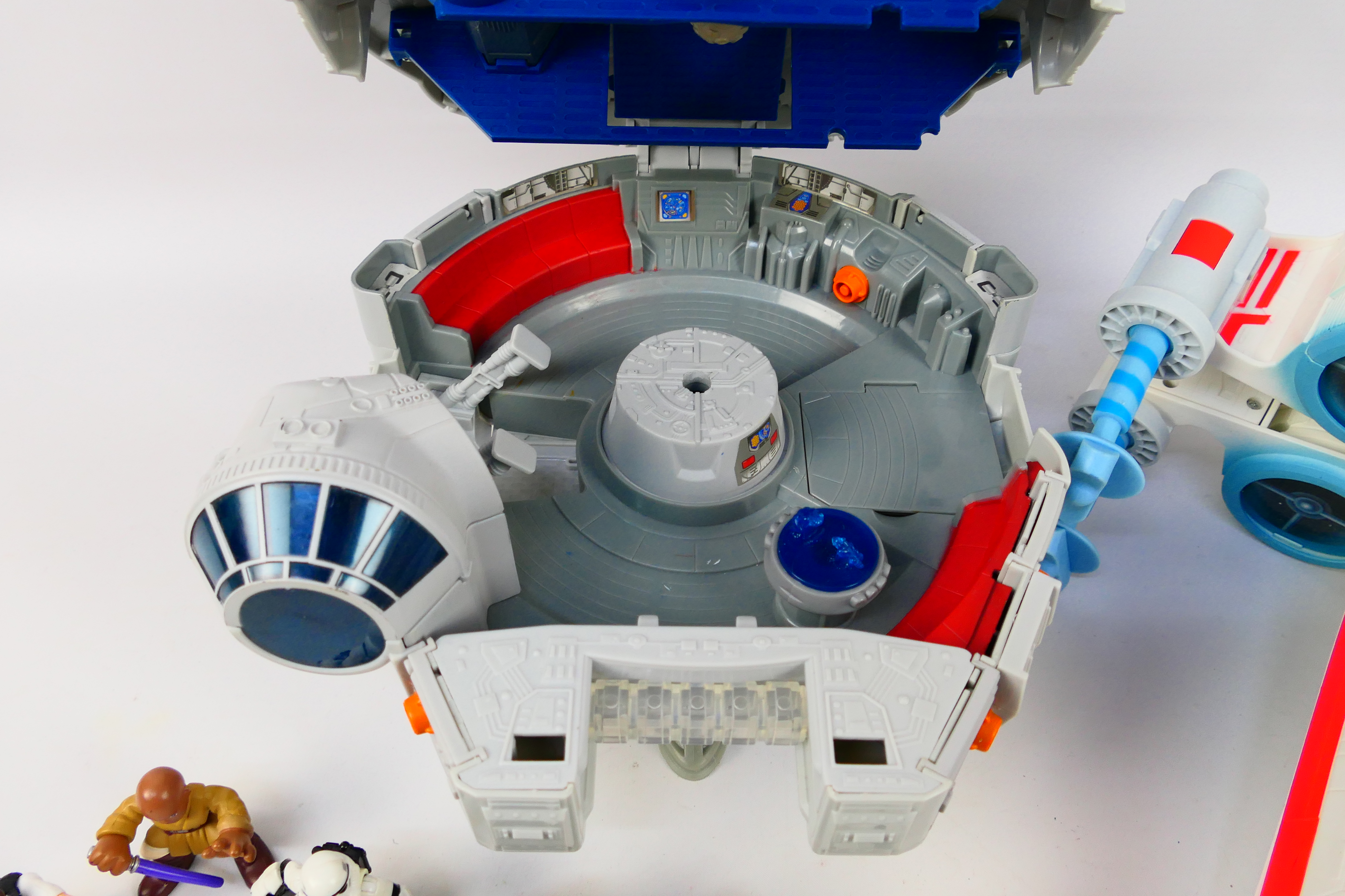 Hasbro - Star Wars - A Star Wars Millennium Falcon Plat Set with figures including Hans, - Image 5 of 13