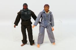 Mego Corp - Apjac - Planet of the Apes - A pair of 8" action figures from The Planet of The Apes