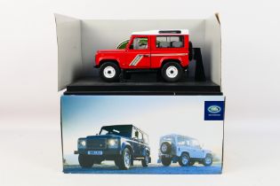 Universal Hobbies - A boxed Universal Hobbies #UH3880 1:18 scale Land Rover Defender 90 Country