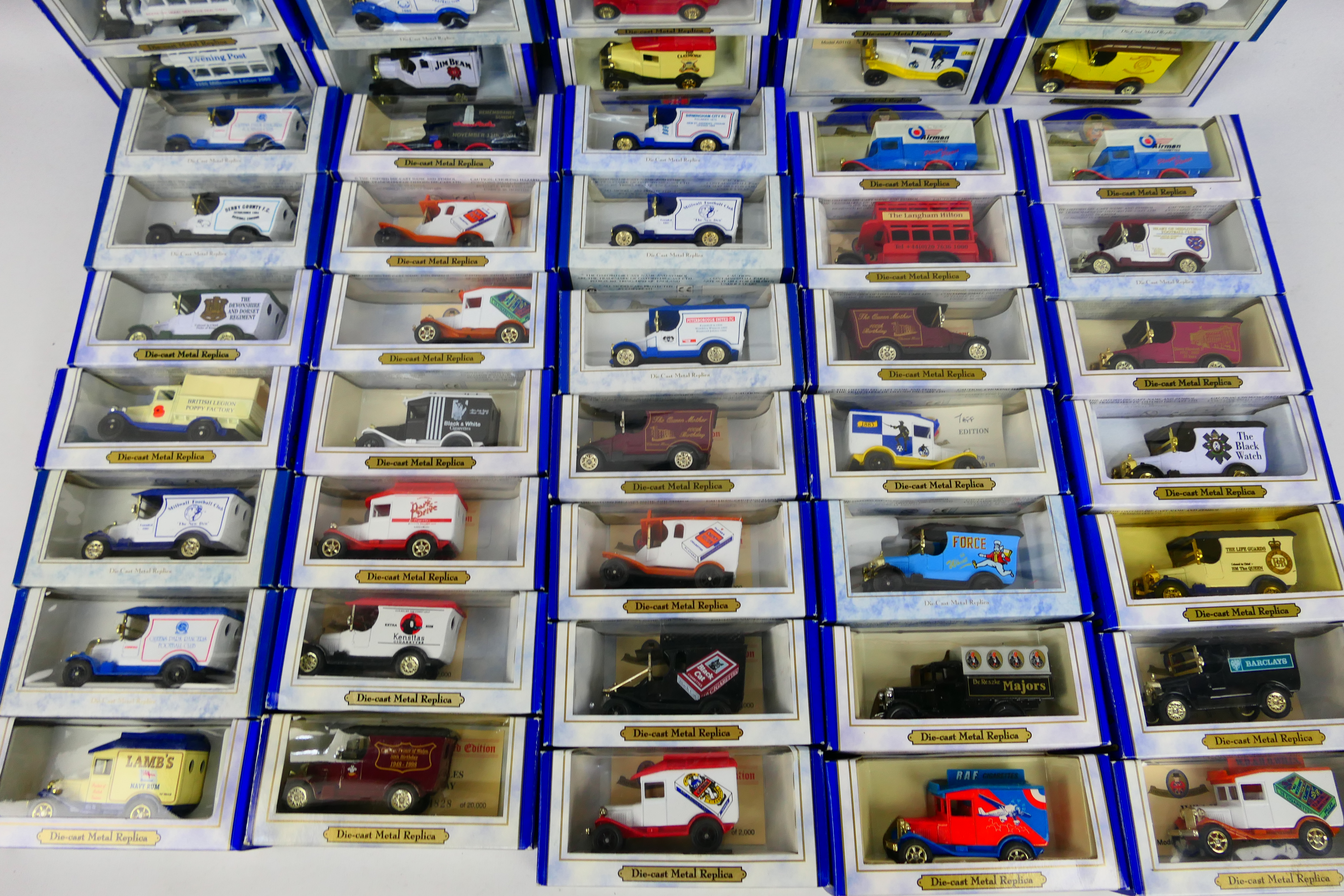 Oxford Diecast - A collection of 50 Oxford Diecast Metal vehicles including Lamb's Navy Rum, - Bild 2 aus 3