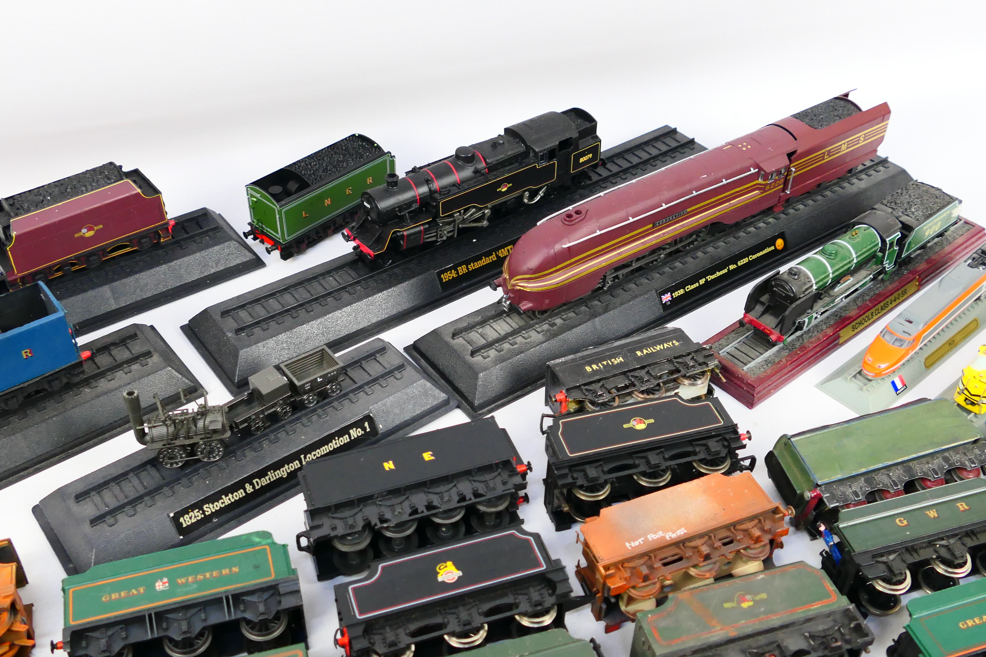 Hornby - Mainline - Tri-ang - Others - Over 40 OO / HO gauge tenders in a variety of liveries, - Image 5 of 5
