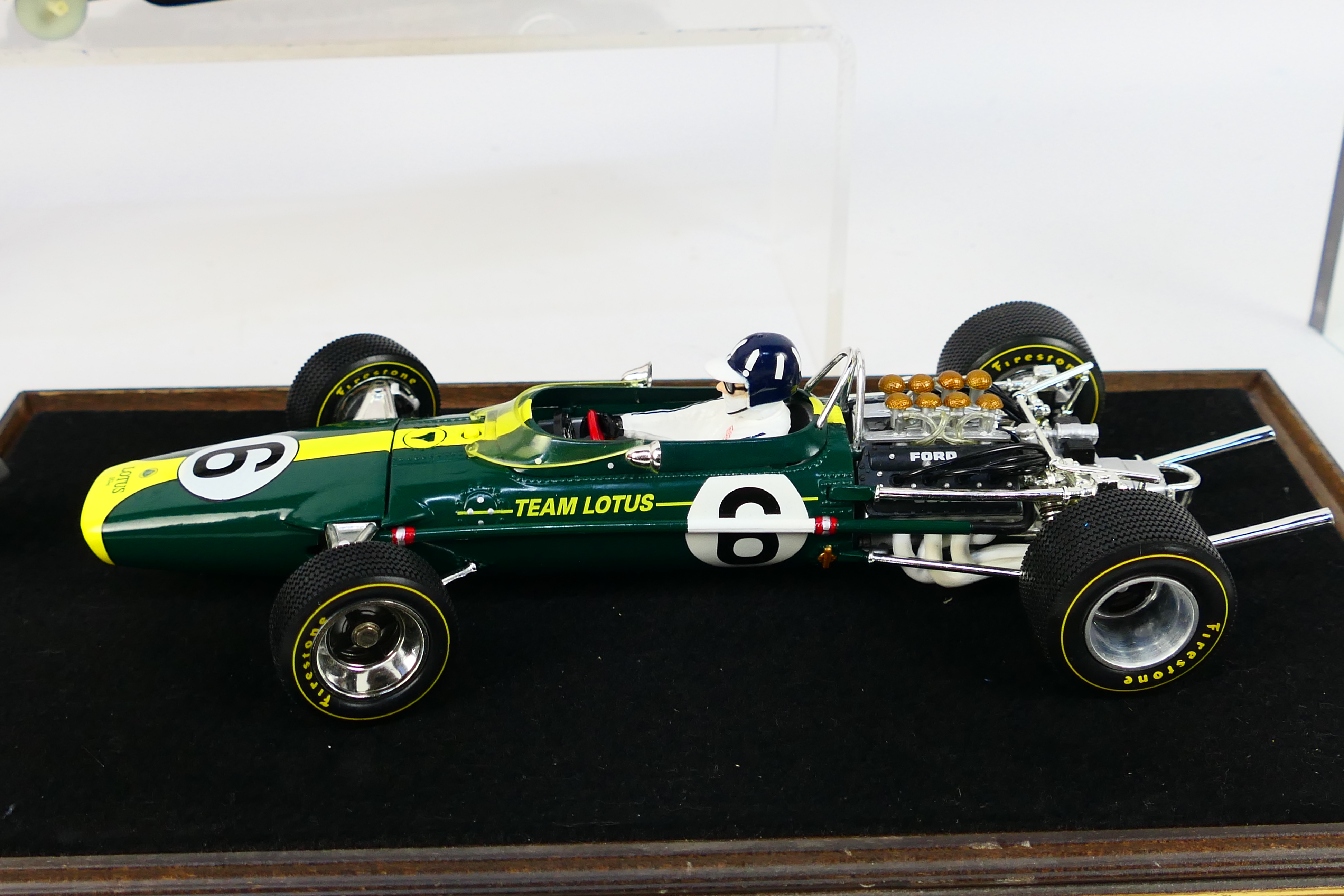 Quartzo - Franklin Mint - A Quartzo 1:18 scale Lotus 49 F1 diecast racing car 'Graham Hill' with a - Image 4 of 5