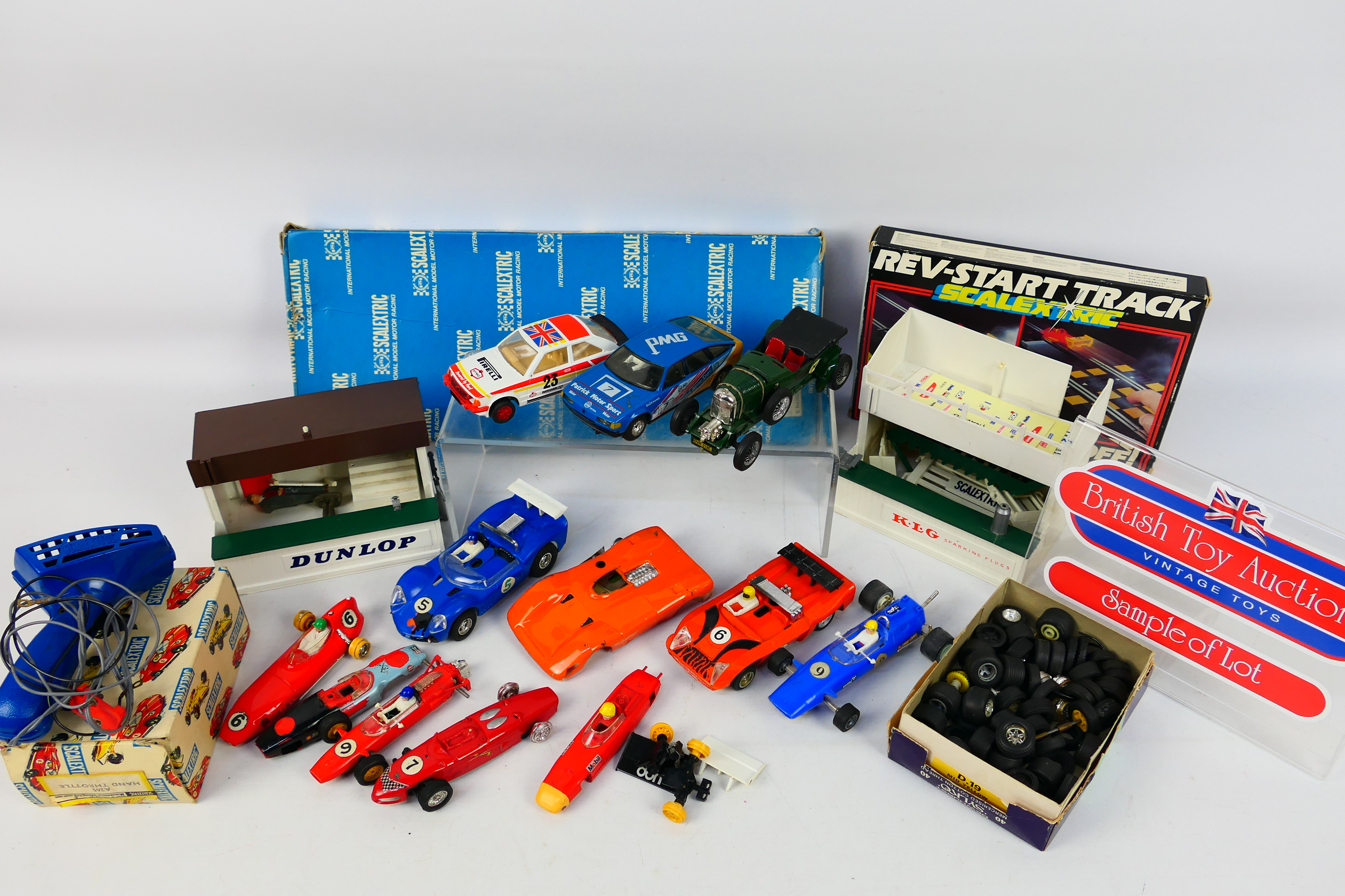 Scalextric - A group of unboxed vintage Scalextric slot cars, - Image 2 of 5