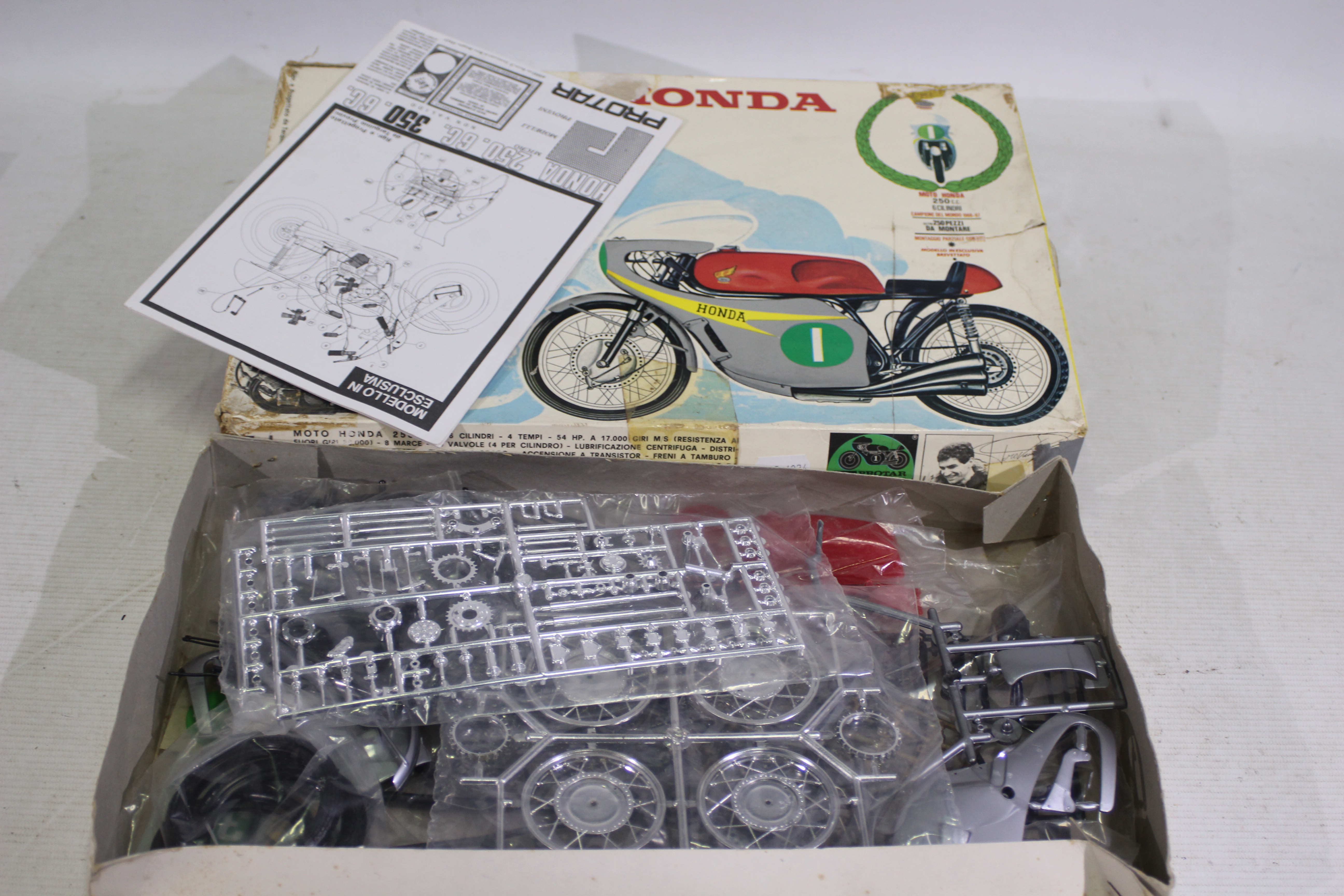 Protar - Airfix - 3 x boxed model kits, a vintage Moto Honda 250 kit in 1:9 scale, - Image 3 of 3