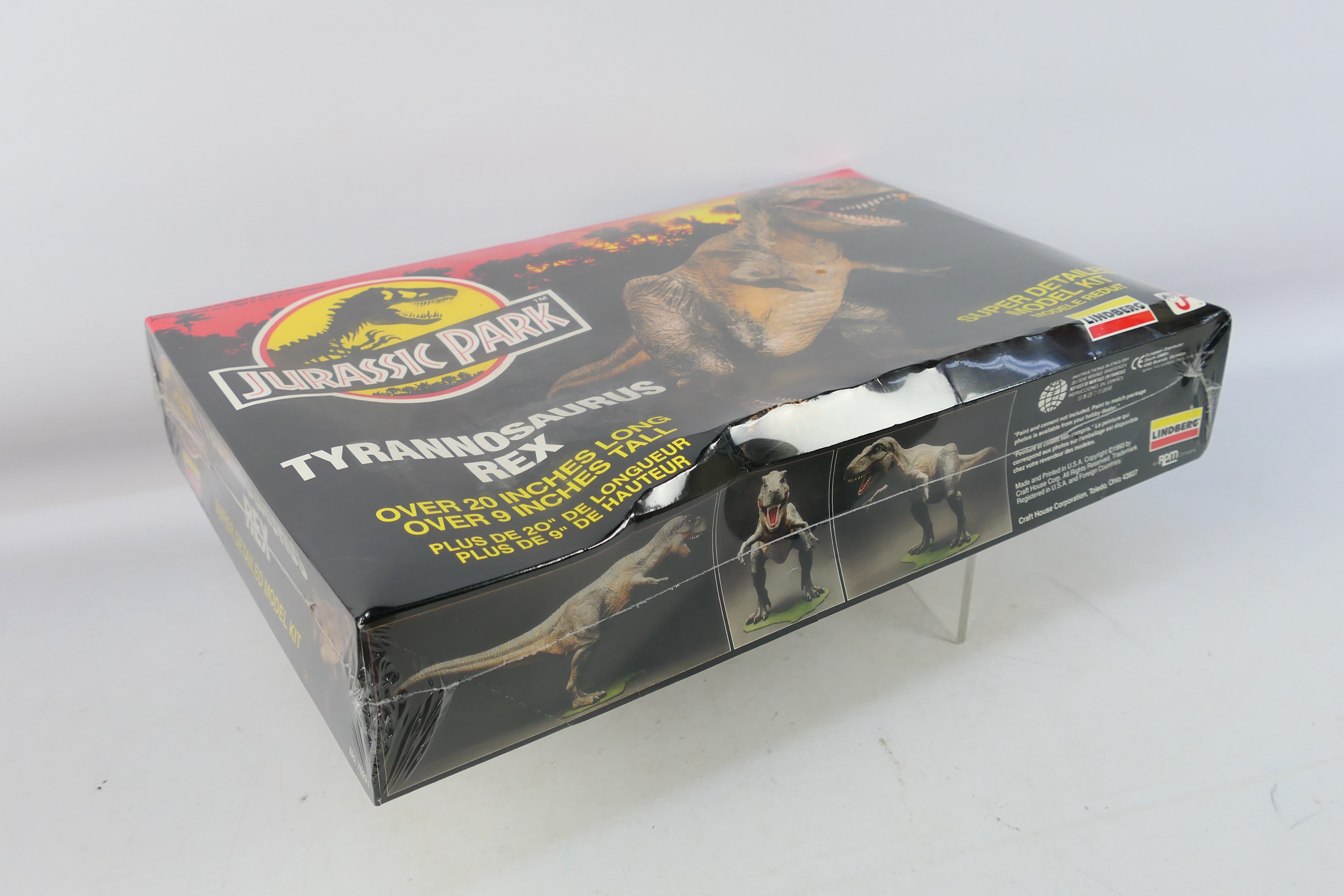 Lindberg - Jurassic Park - A 1993 Jurassic Park Tyrannosaurus Rex model Kit (#70271). - Image 3 of 4