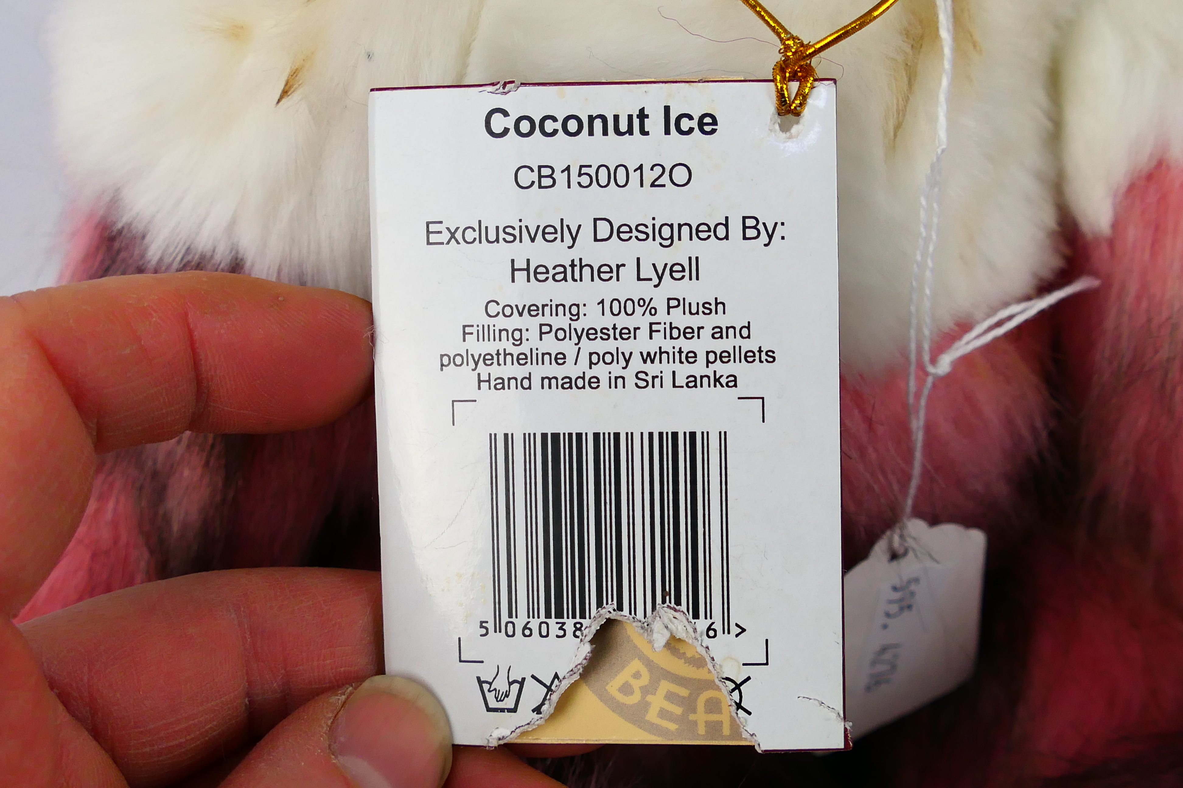 Charlie Bear - Plush - A Charlie Bear Collectors Plush named Coconut Ice (#CB150012O) 38cm, - Image 4 of 6