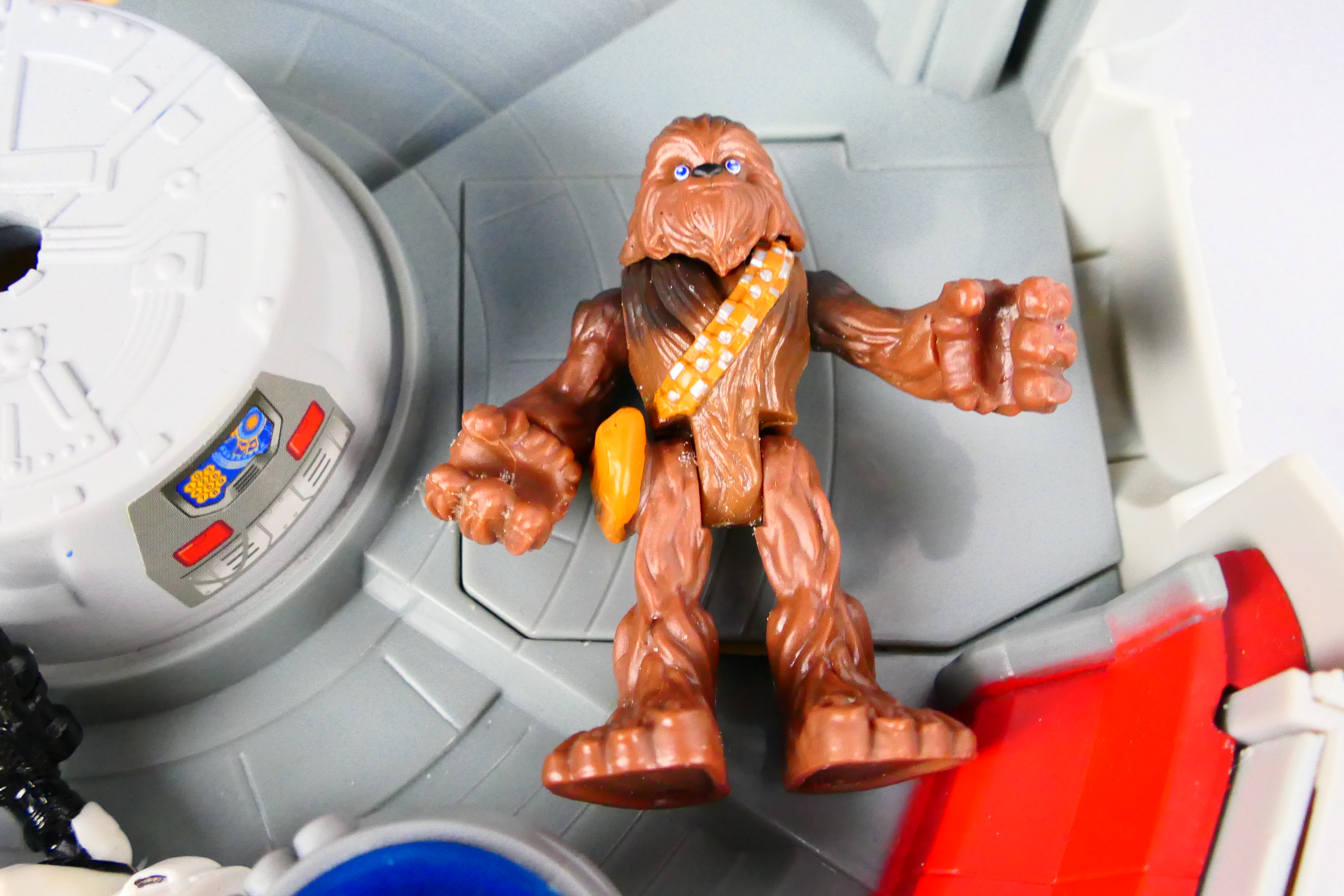 Hasbro - Star Wars - A Star Wars Millennium Falcon Plat Set with figures including Hans, - Image 9 of 13