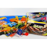 Hot Weels - Scalextric - A Hotwheels 683cm circuit Slot Car Track Set (#83131) with instruction.