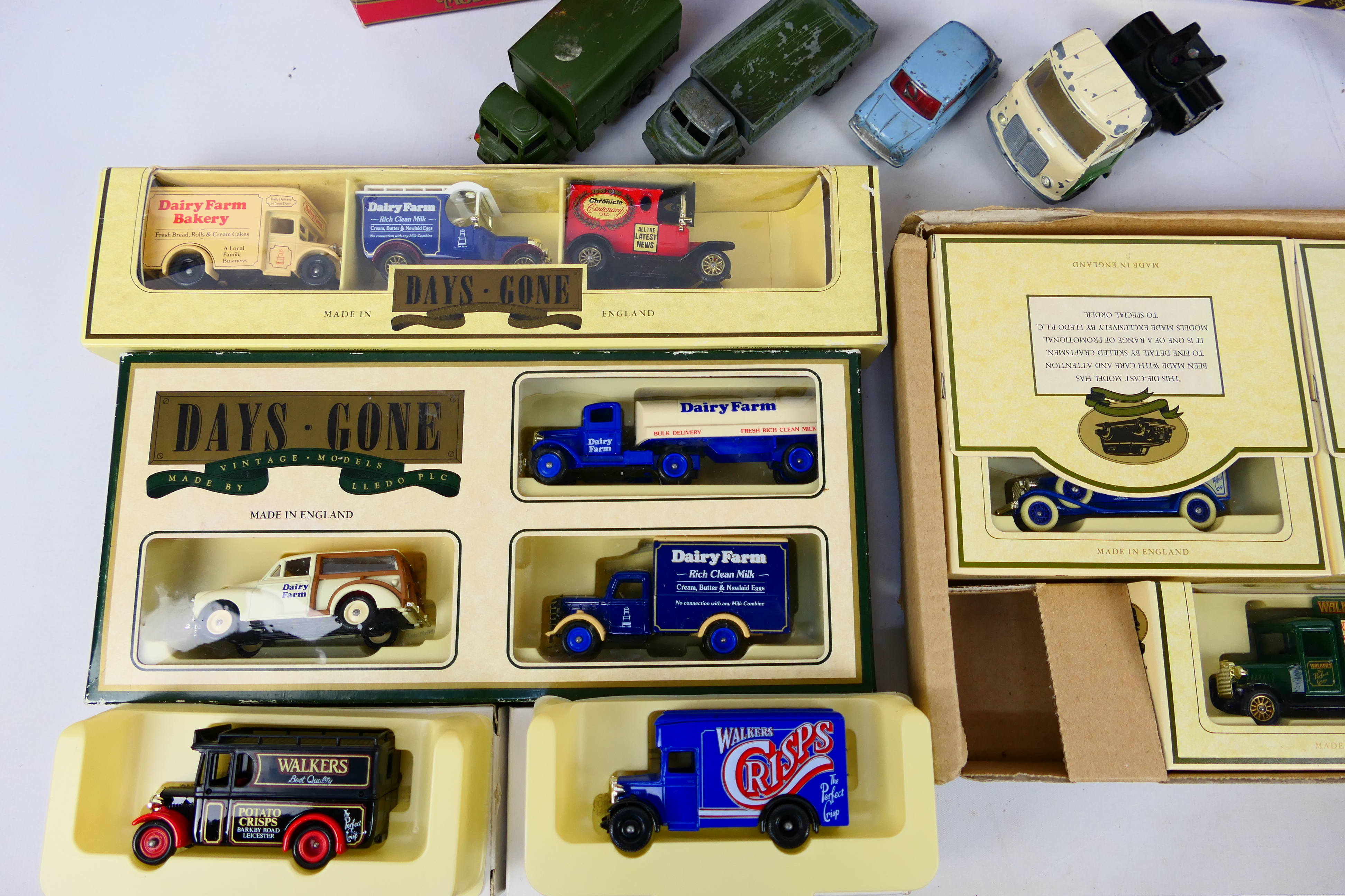 Matchbox - Dinky - Lledo - Sun Motor Co - Diecast - An assortment of diecast vehicles in varying - Image 4 of 5