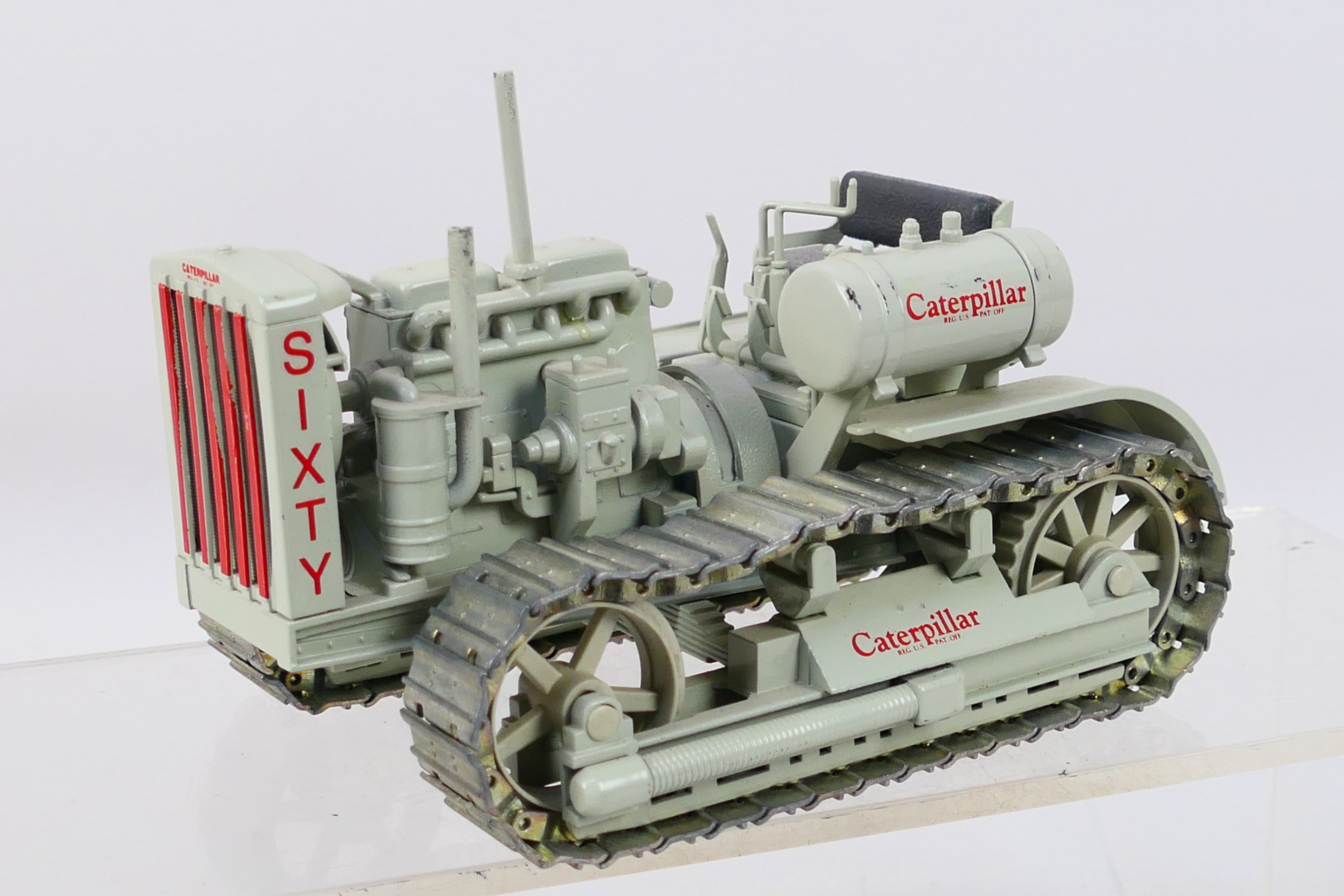 Conrad - A limited edition 1:25 scale 1931 Caterpillar Model Sixty Diesel crawler tractor released - Image 2 of 5