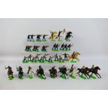 Britains Deetail - A collection of 39 unboxed Britains Deetail American Civil War series figures.