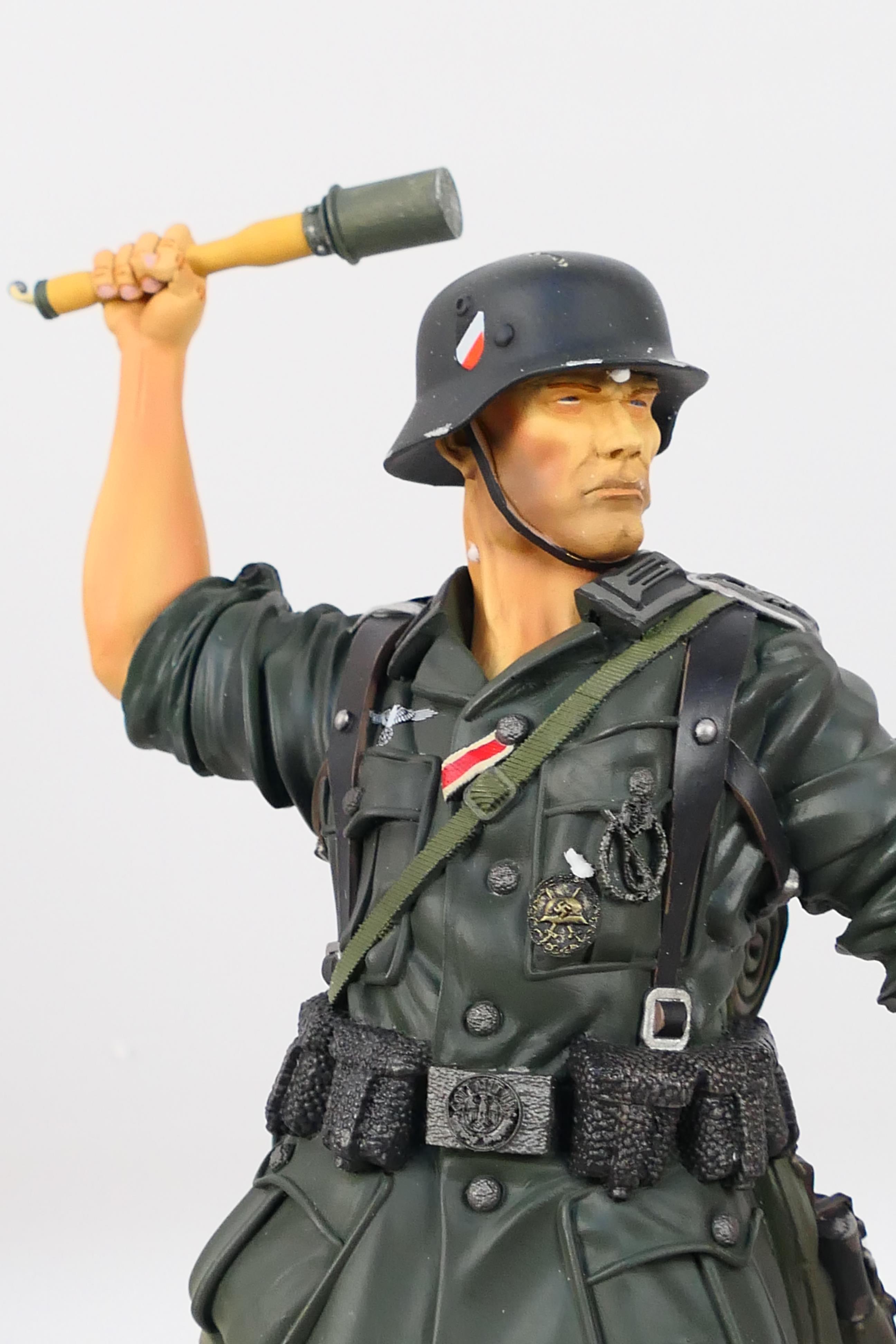 The Collectors Showcase - A boxed 1/6 scale limited edition German Grenadier 1941 figure # CS00280. - Image 3 of 8