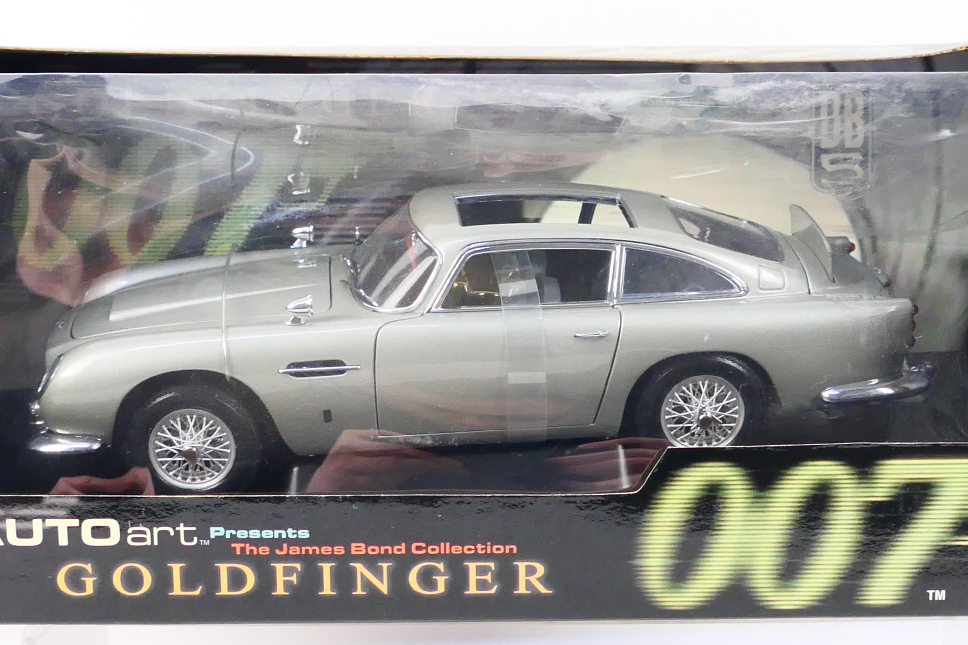 AutoArt - A boxed AutoArt #70021 1:18 scale 'Goldfinger' James Bond's Aston Martin DB5. - Image 2 of 4