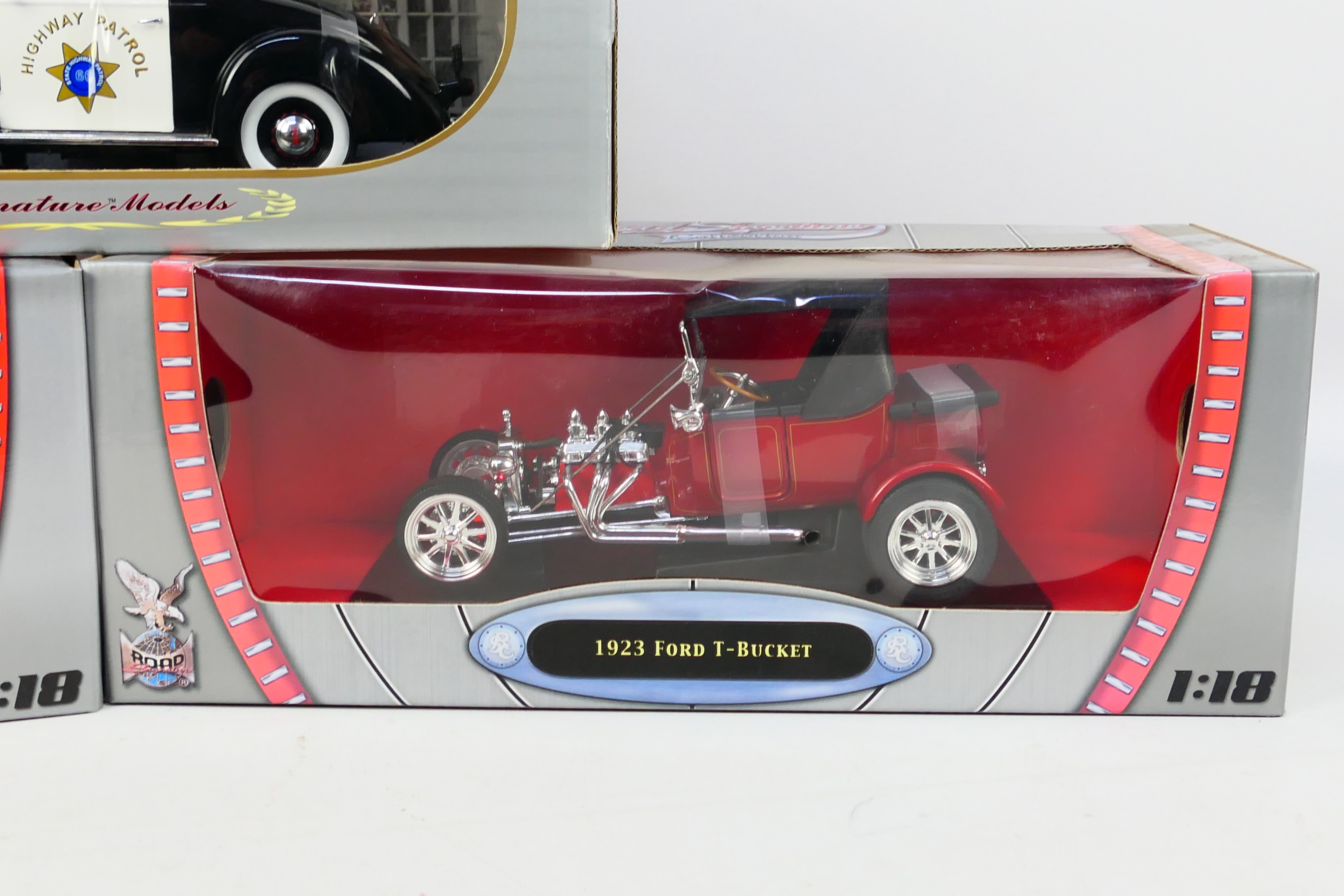 Road Signature - Signature Models - Three boxed diecast 1:18 scale model cars. - Image 4 of 4