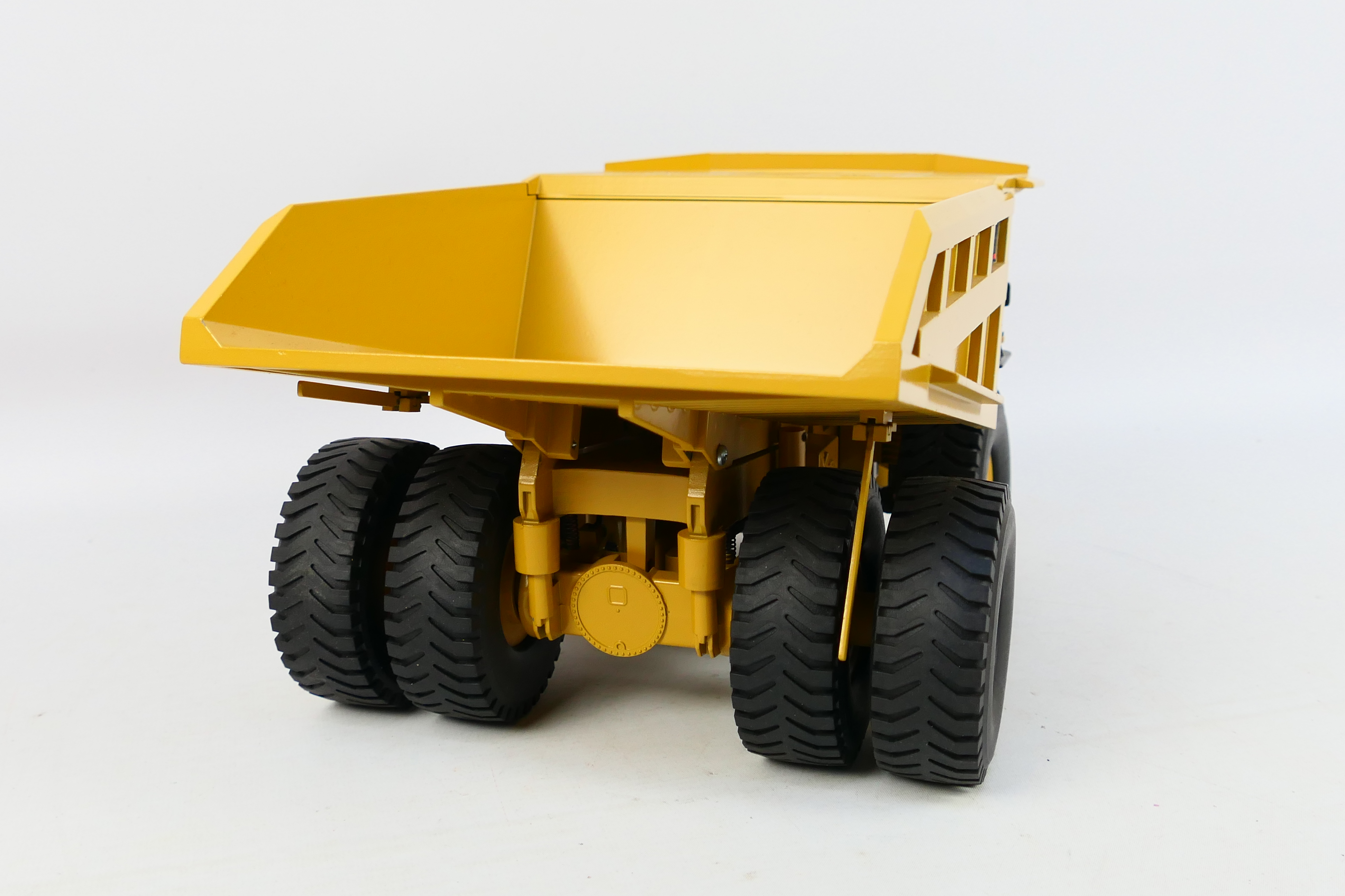 NZG - A 1:50 scale CAT 797 off highway dump truck from 2001 # 466. - Image 5 of 5
