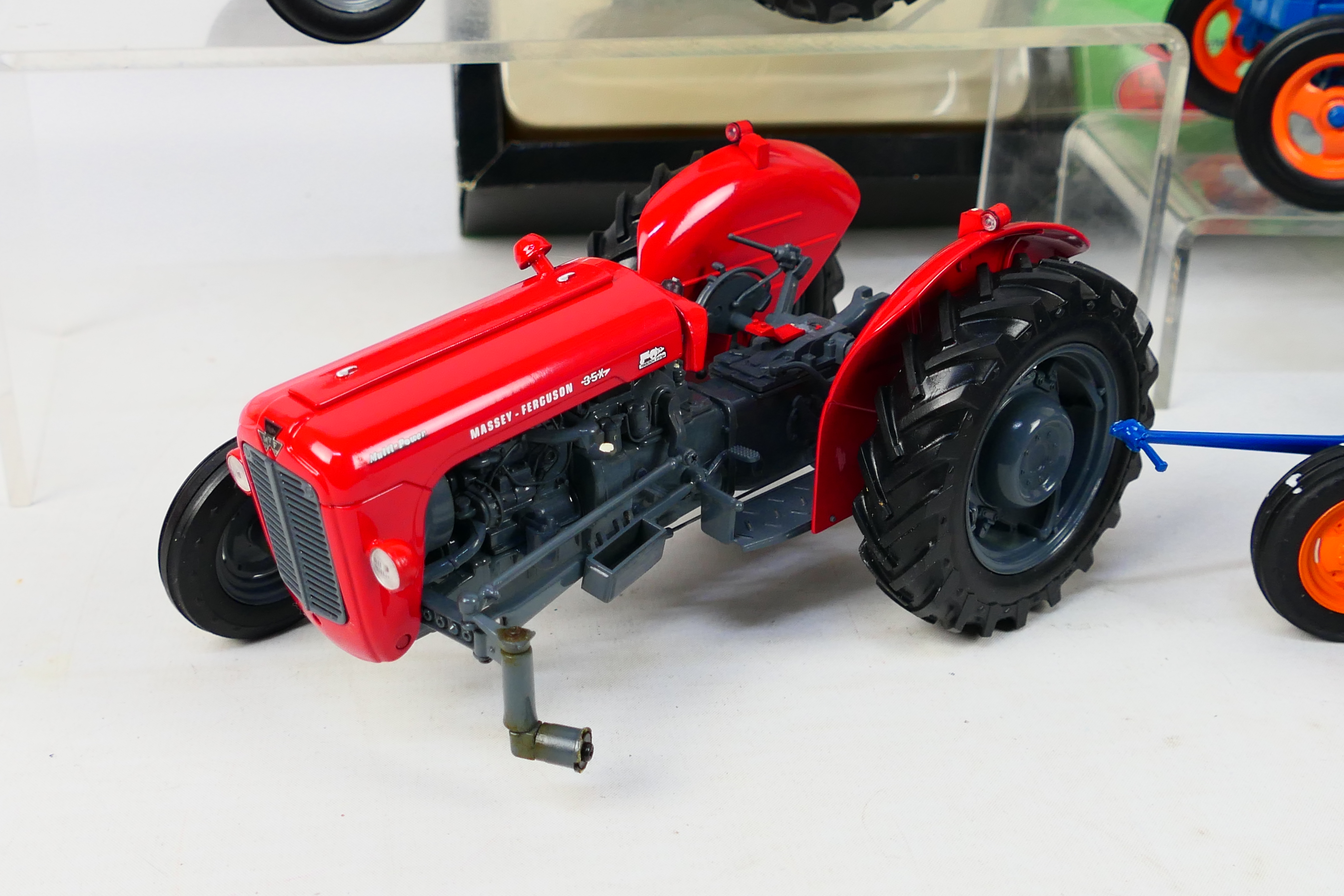 Universal hobbies - EFE - Diecast - A set of 4 unboxed 1/16 scale Ferguson Tractors. - Image 4 of 7