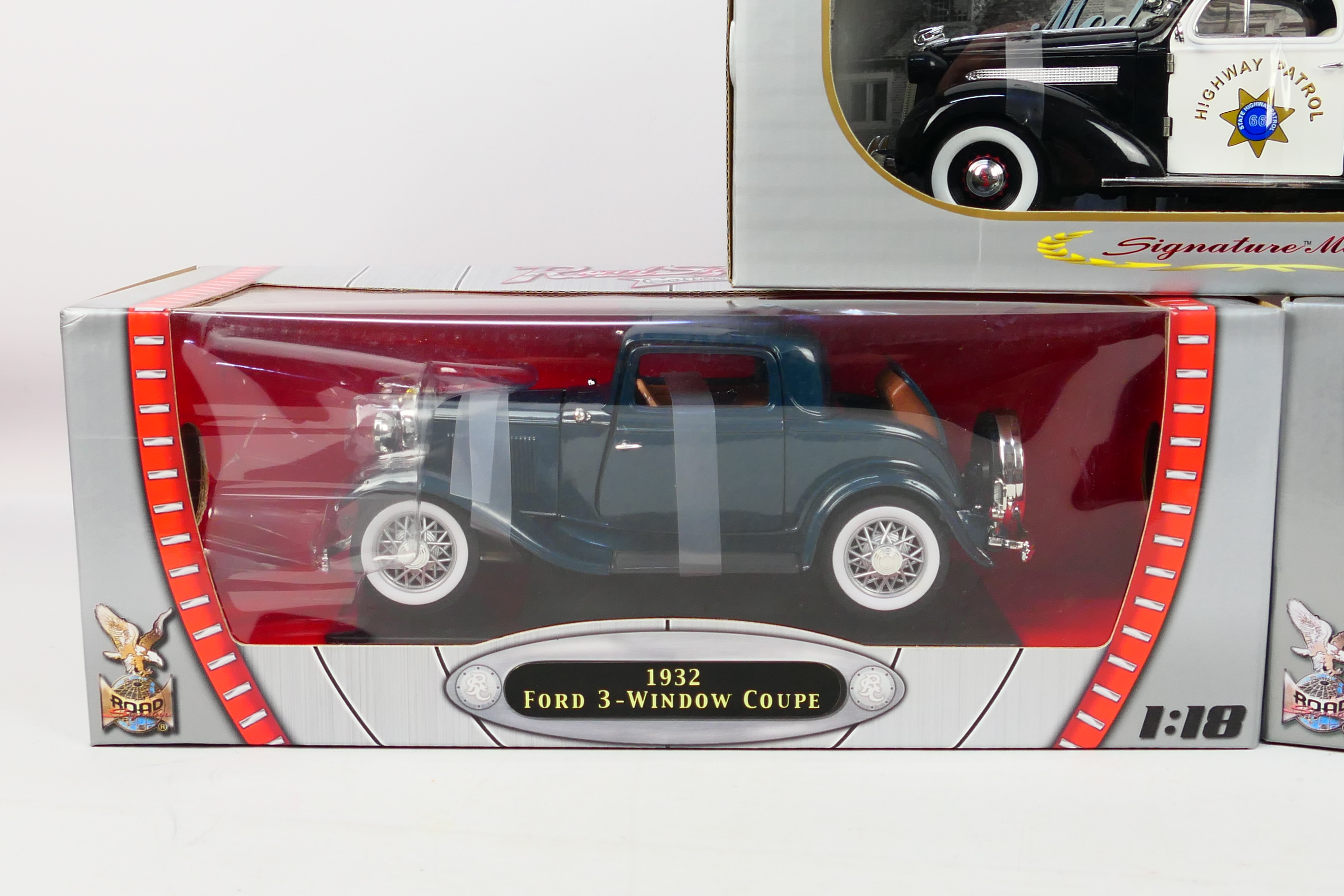 Road Signature - Signature Models - Three boxed diecast 1:18 scale model cars. - Image 3 of 4